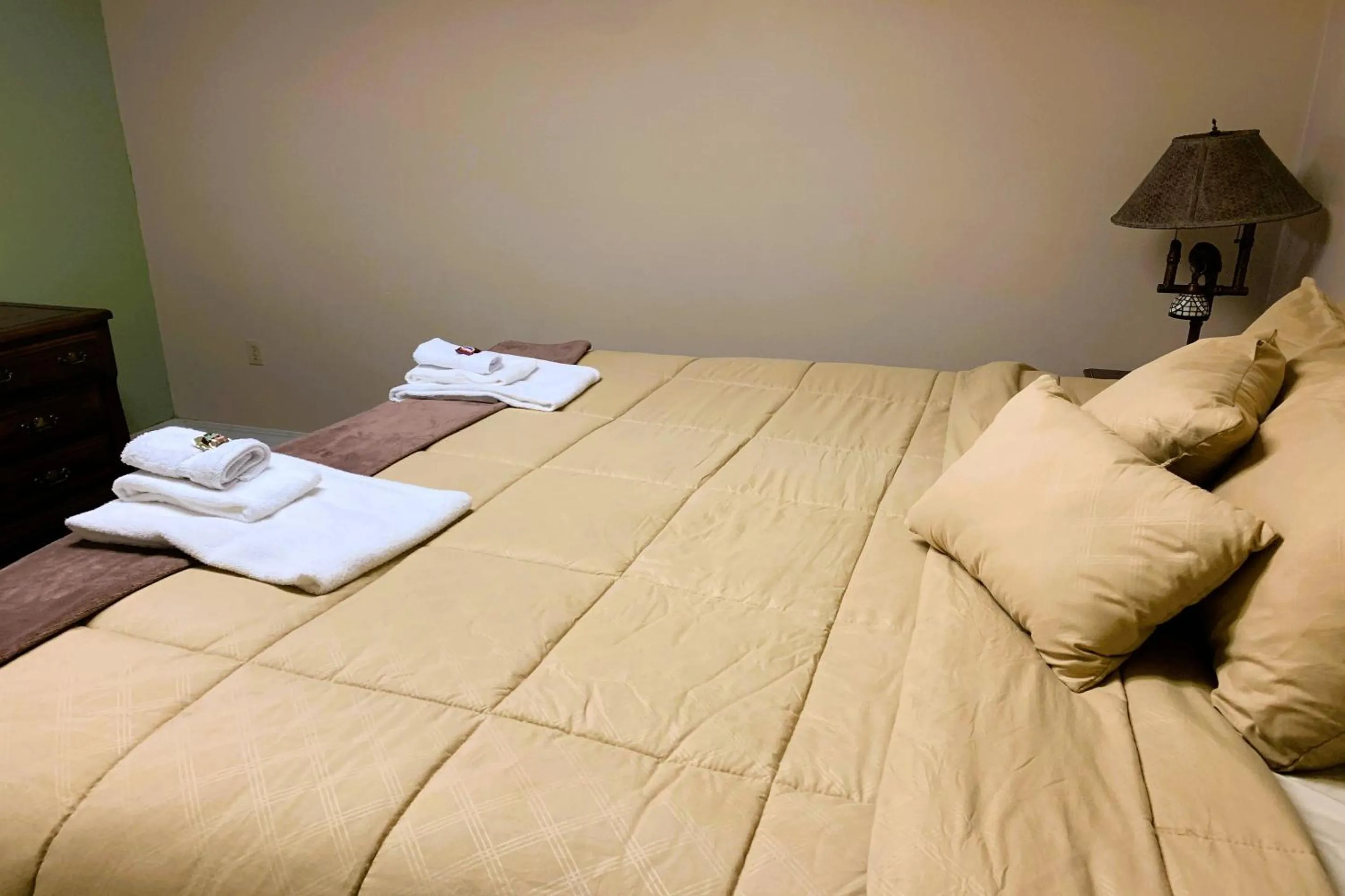 Bedroom, Bed in Love Hotels St John River by OYO at Fort Kent ME