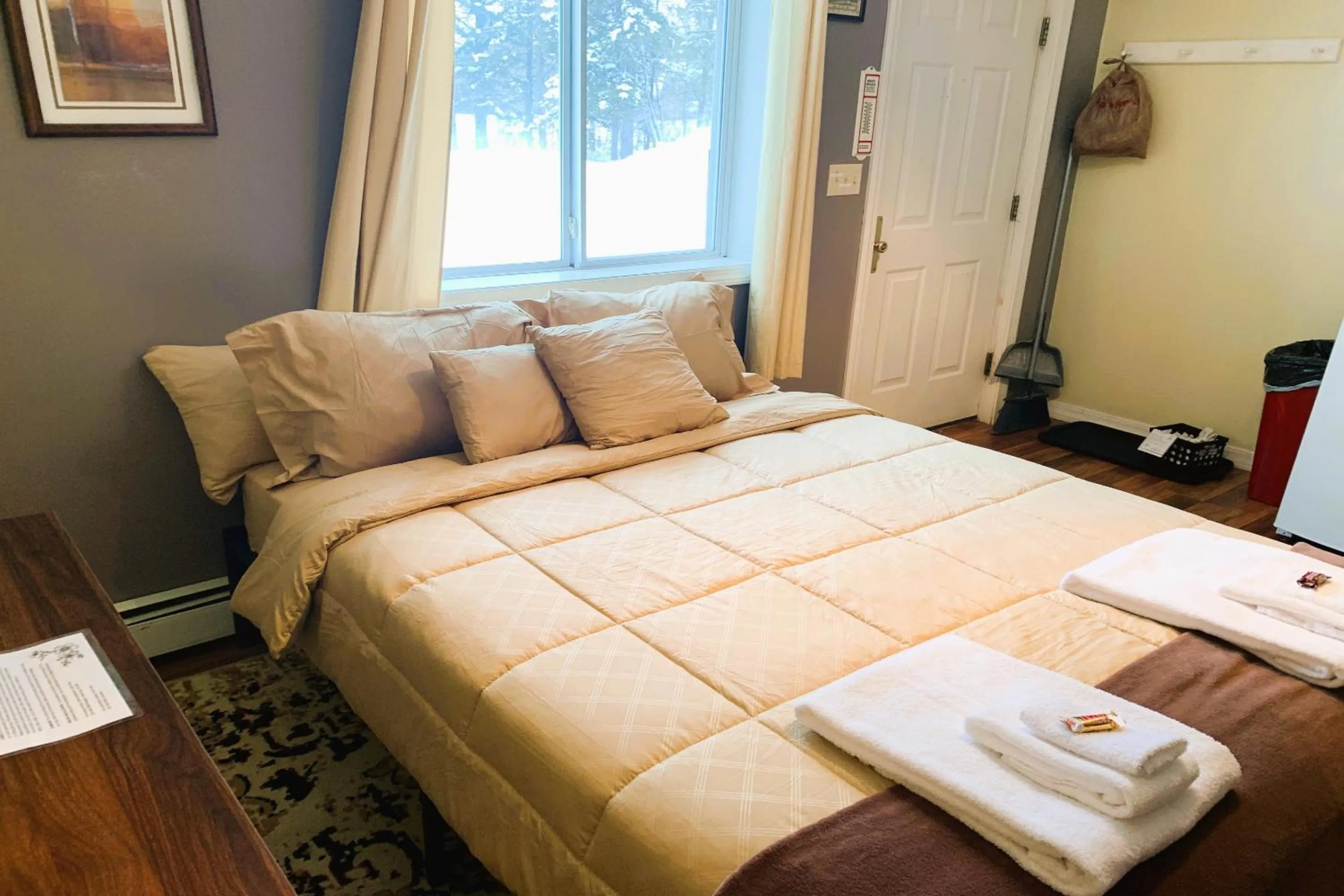 Bedroom, Bed in Love Hotels St John River by OYO at Fort Kent ME