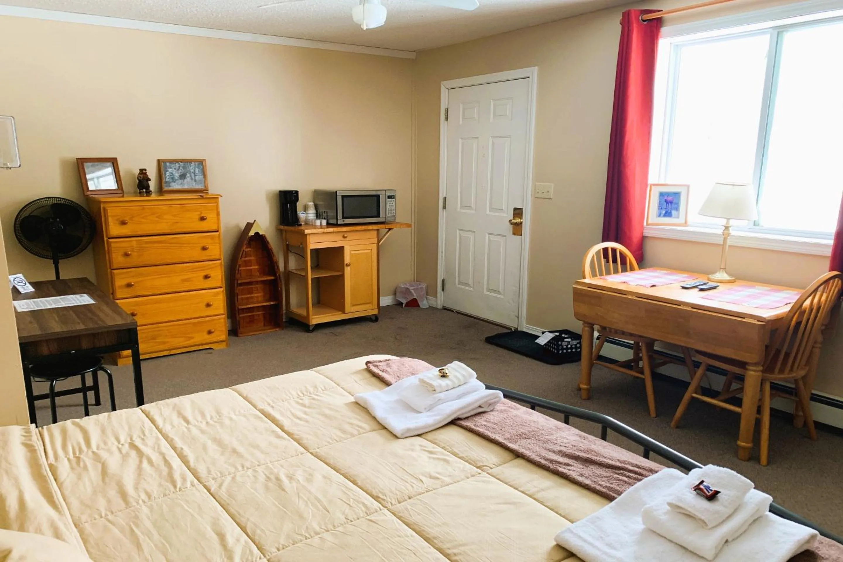 Bedroom, Bed in Love Hotels St John River by OYO at Fort Kent ME