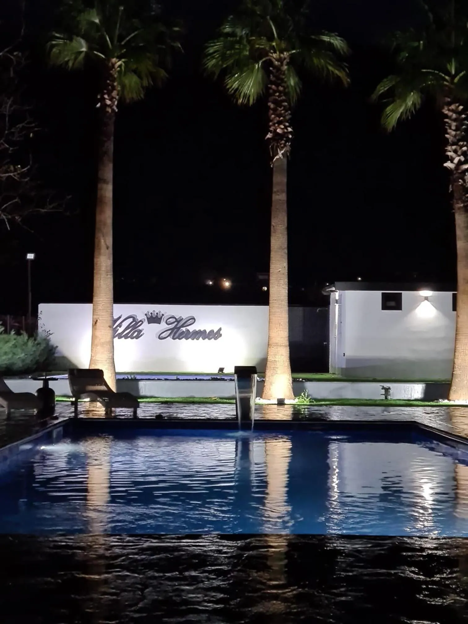 Swimming pool in B&B Villa Hermes