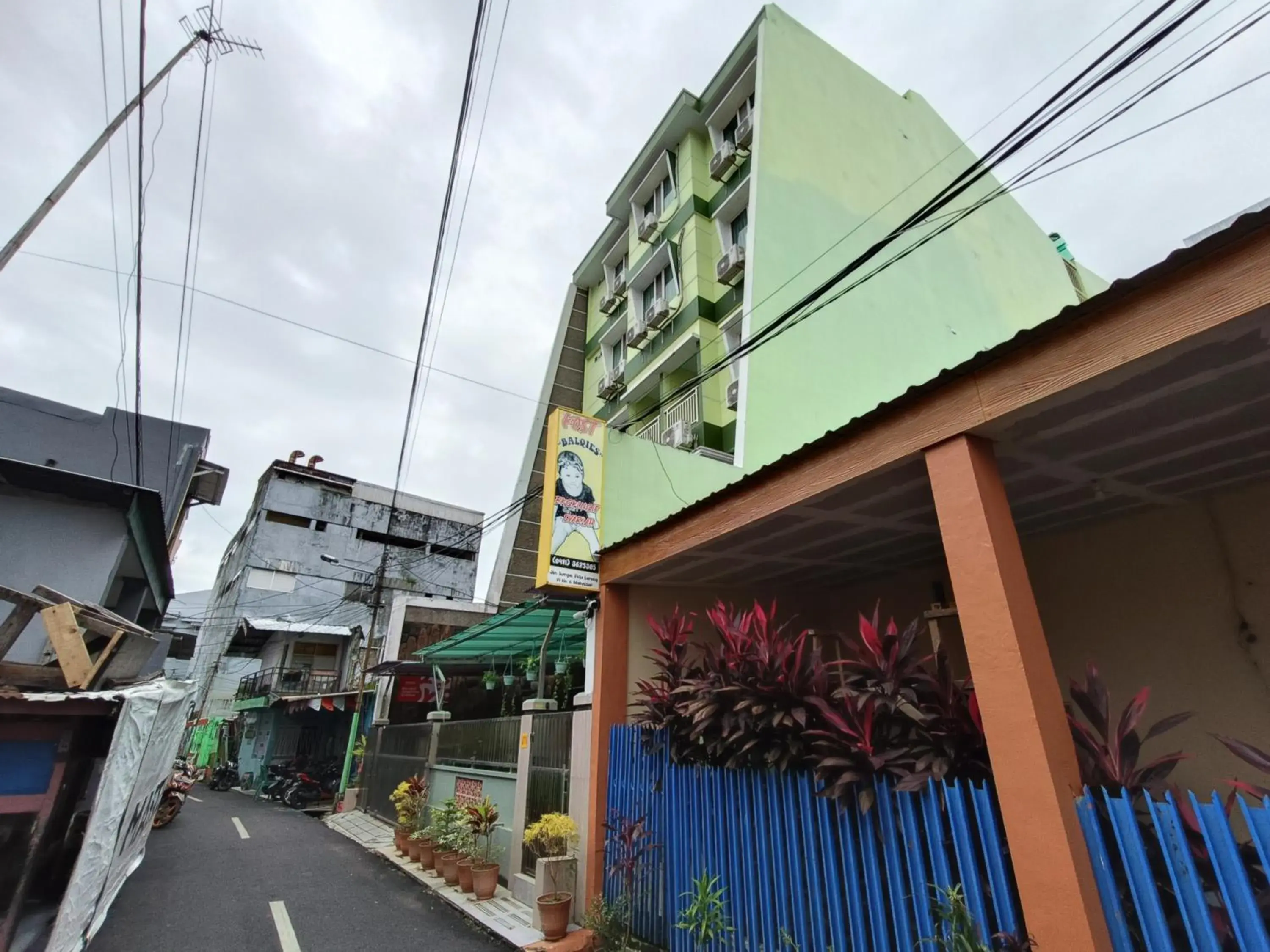 Property building in Balqies Homestay Syariah Makassar Mitra RedDoorz Property building in Balqies Homestay Syariah Makassar Mitra RedDoorz