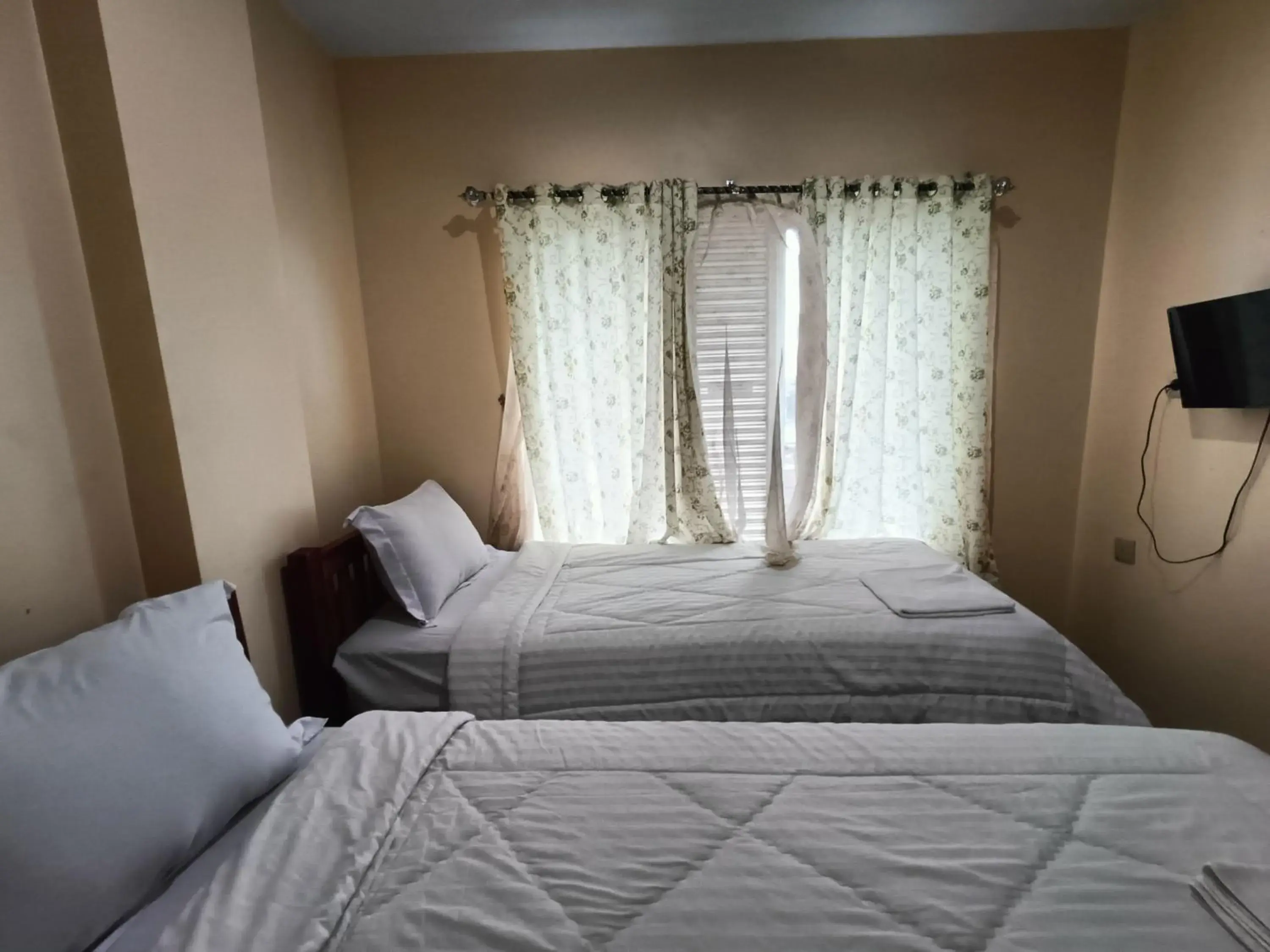 Standard Twin Room in Balqies Homestay Syariah Makassar Mitra RedDoorz Standard Twin Room in Balqies Homestay Syariah Makassar Mitra RedDoorz