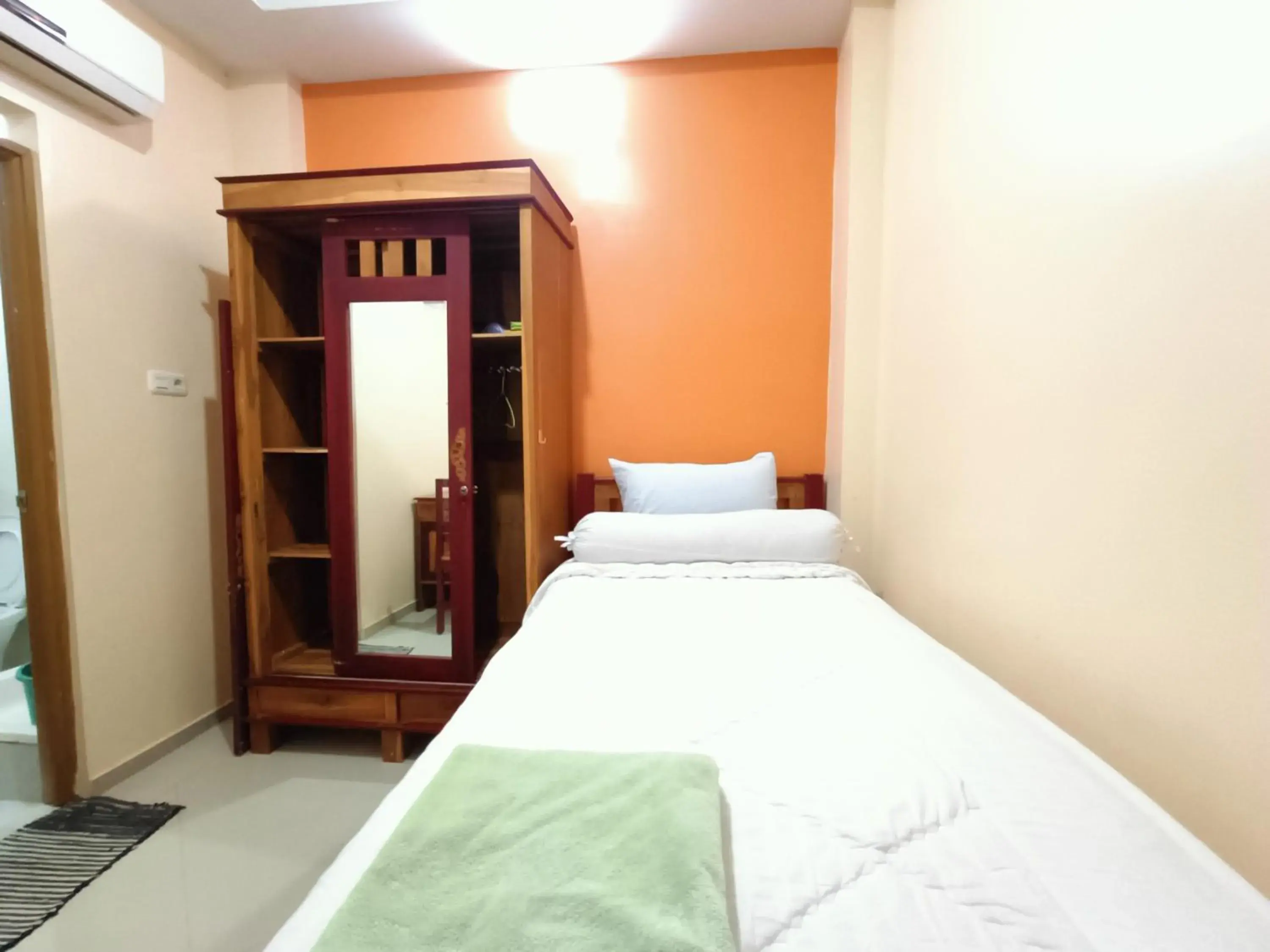 Bed in Balqies Homestay Syariah Makassar Mitra RedDoorz Bed in Balqies Homestay Syariah Makassar Mitra RedDoorz