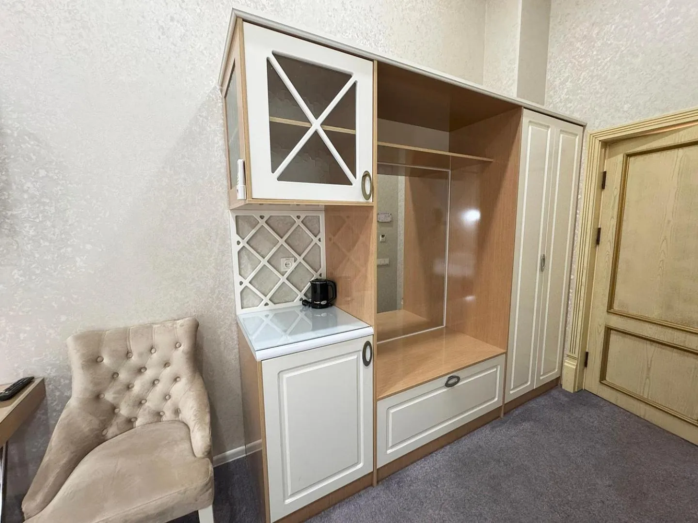 Kitchen or kitchenette in Reikartz Amirun Tashkent