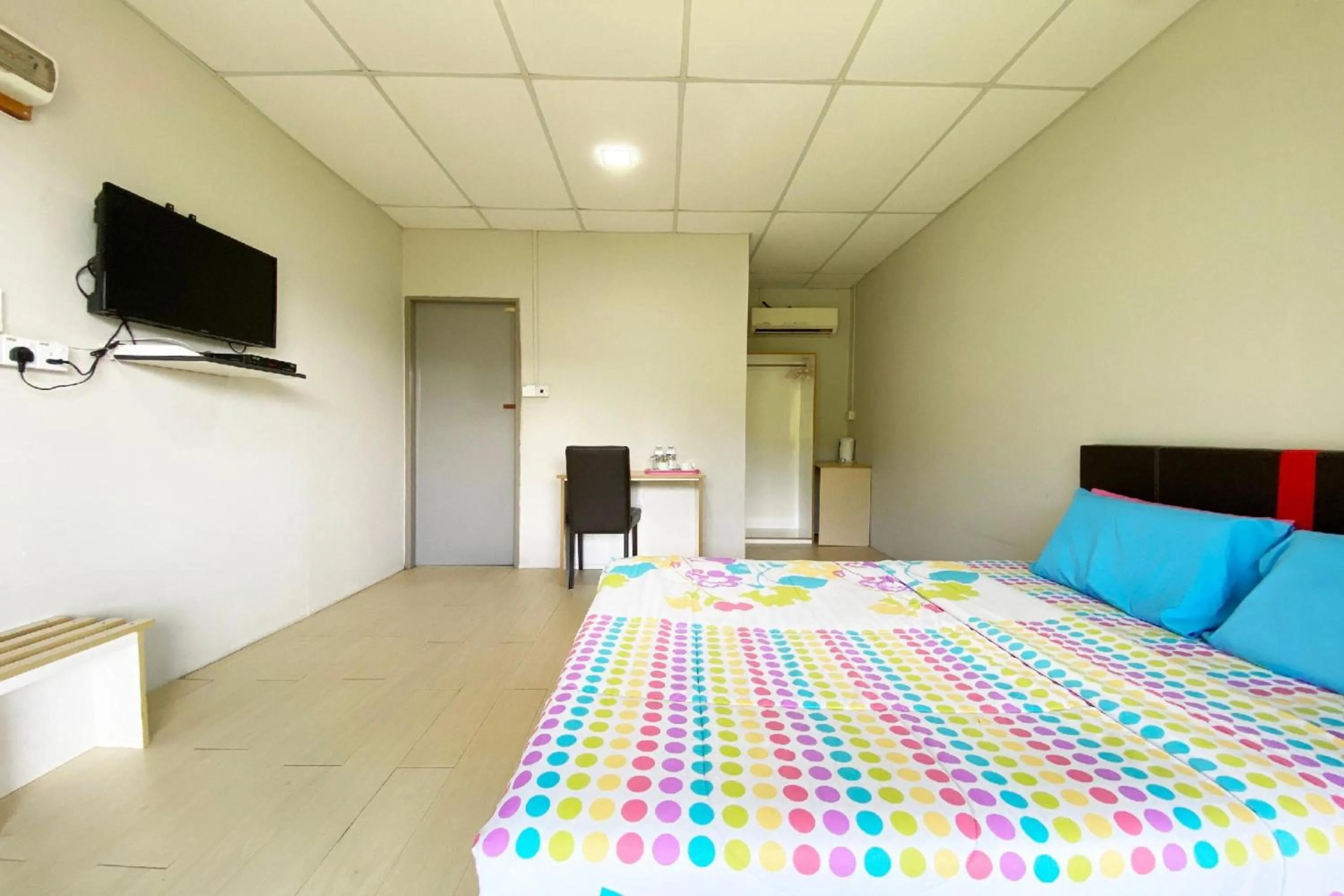 Photo of the whole room, Bed in Hotel O Tambunan Nature Lodge