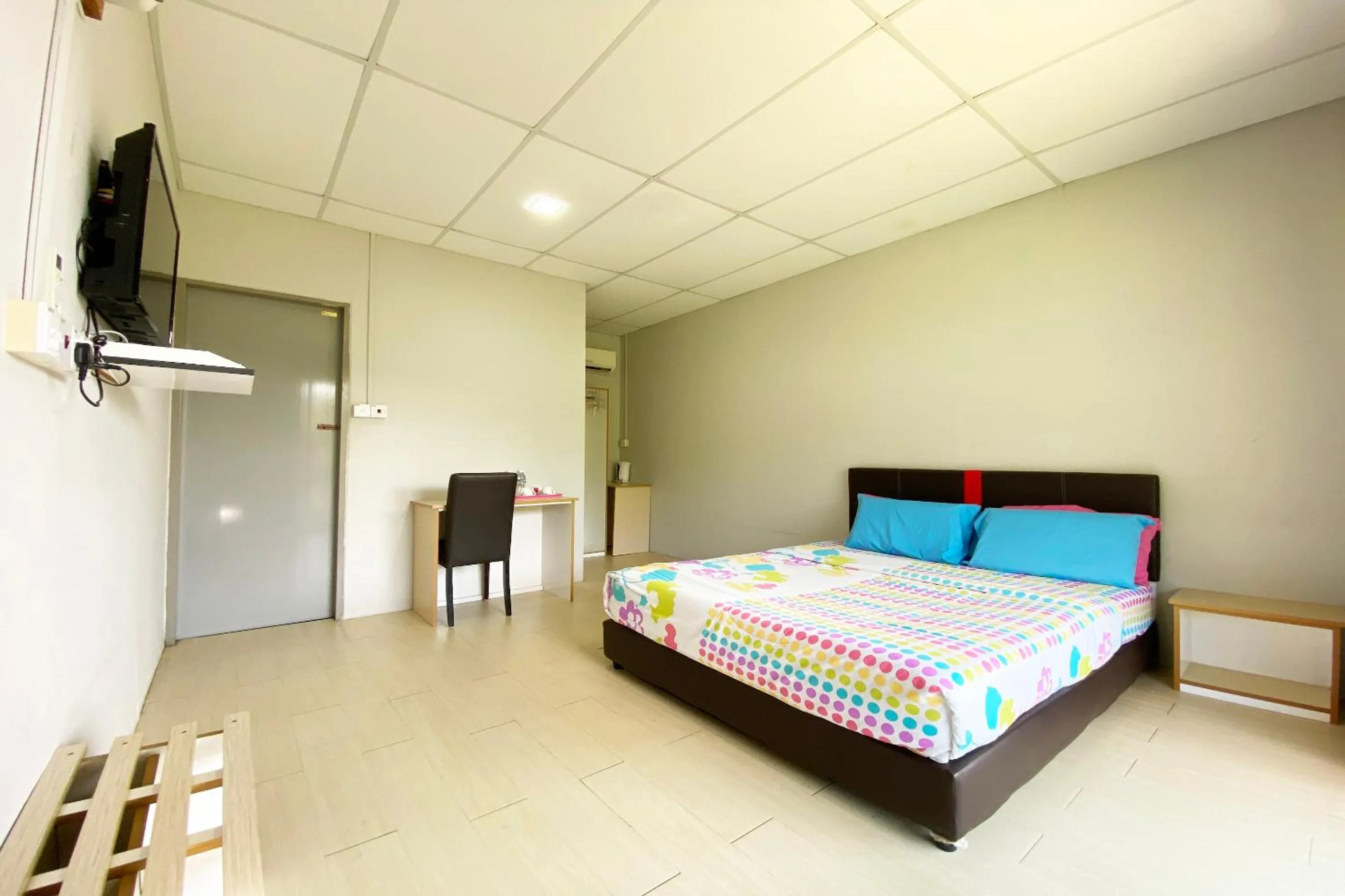 Photo of the whole room, Bed in Hotel O Tambunan Nature Lodge