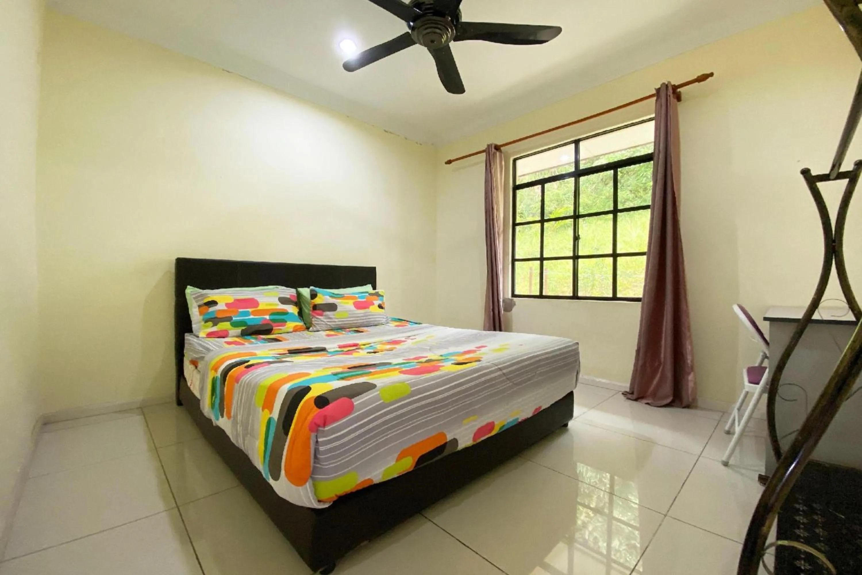 Photo of the whole room, Bed in Hotel O Tambunan Nature Lodge