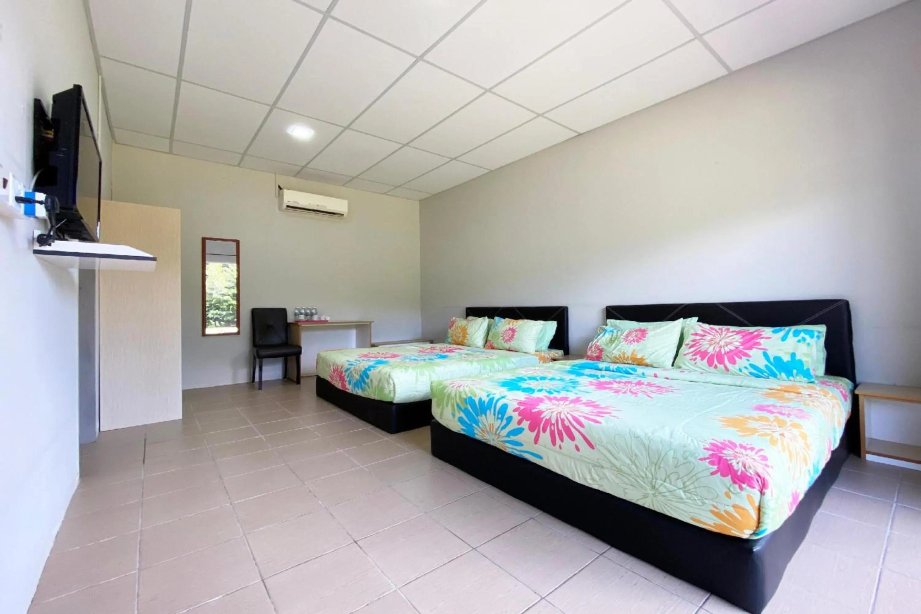 Photo of the whole room, Bed in Hotel O Tambunan Nature Lodge