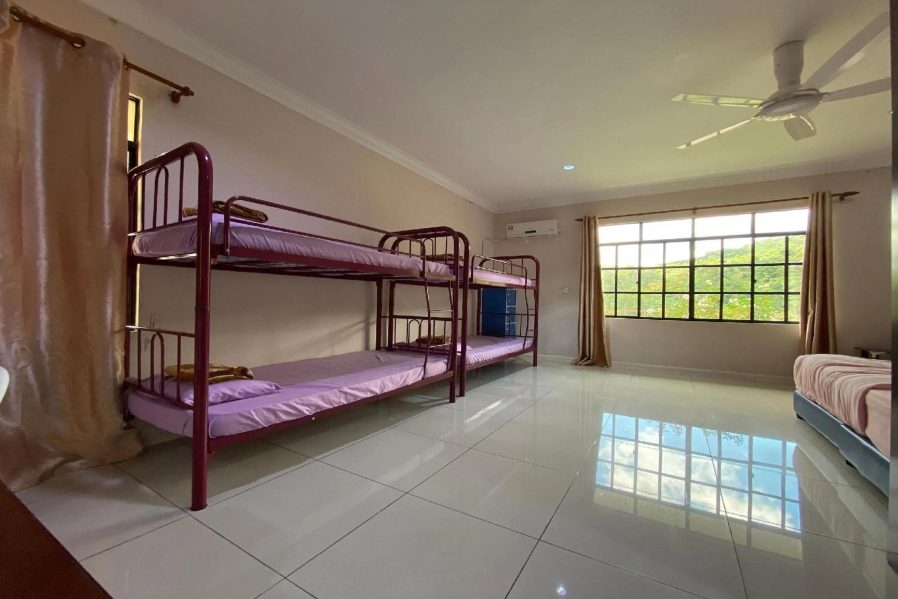 Photo of the whole room, Bed in Hotel O Tambunan Nature Lodge