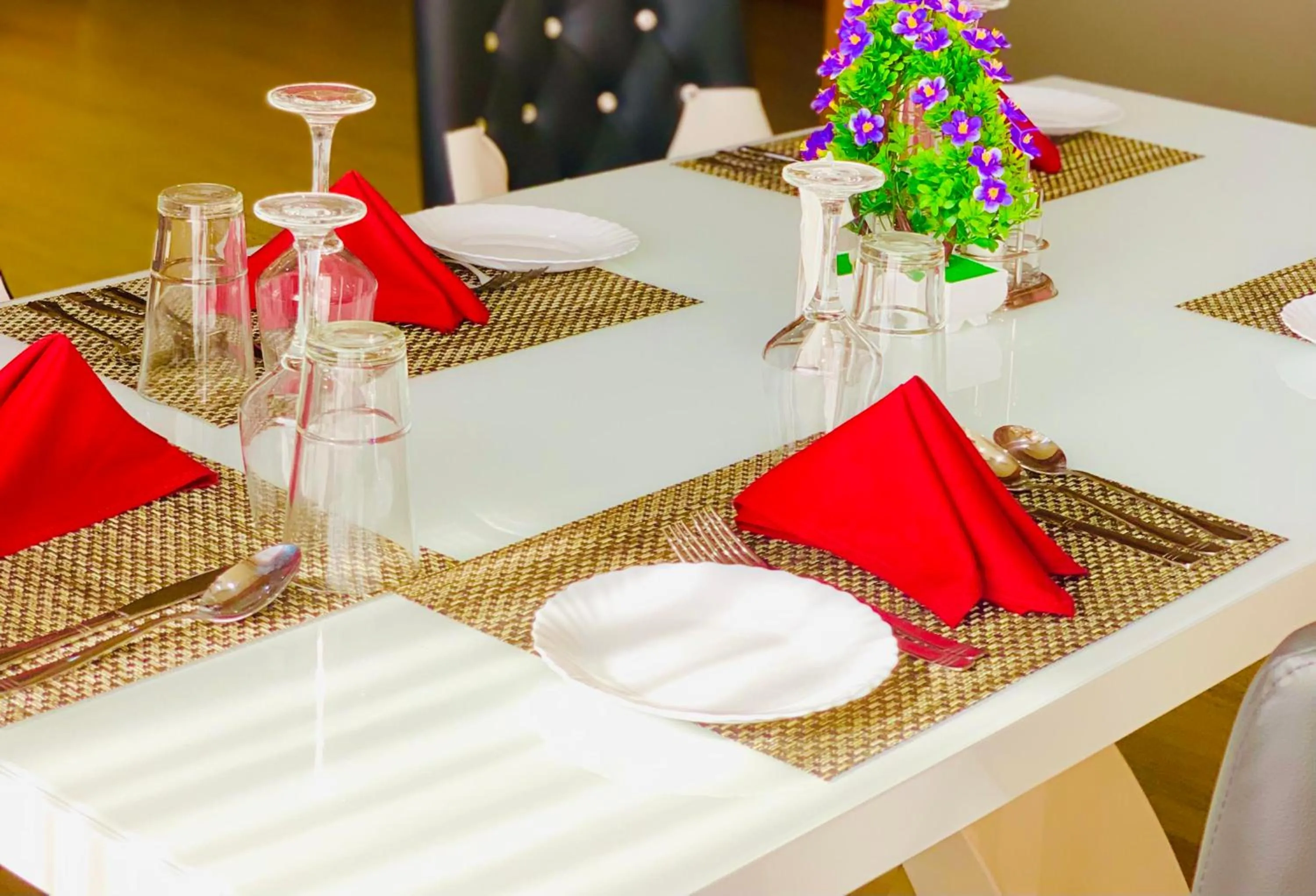 Restaurant/places to eat in LEYSHOF HOTEL