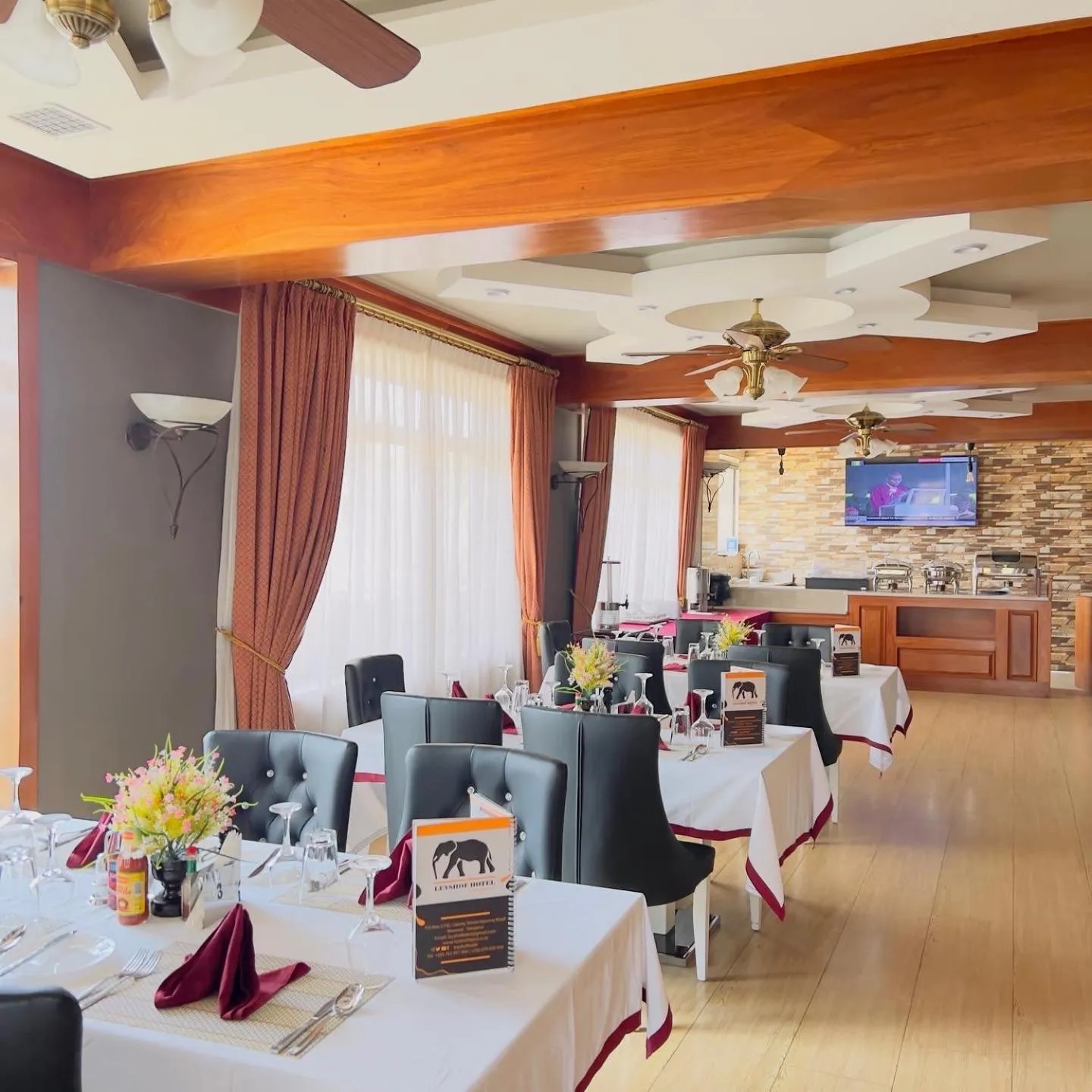 Restaurant/places to eat in LEYSHOF HOTEL