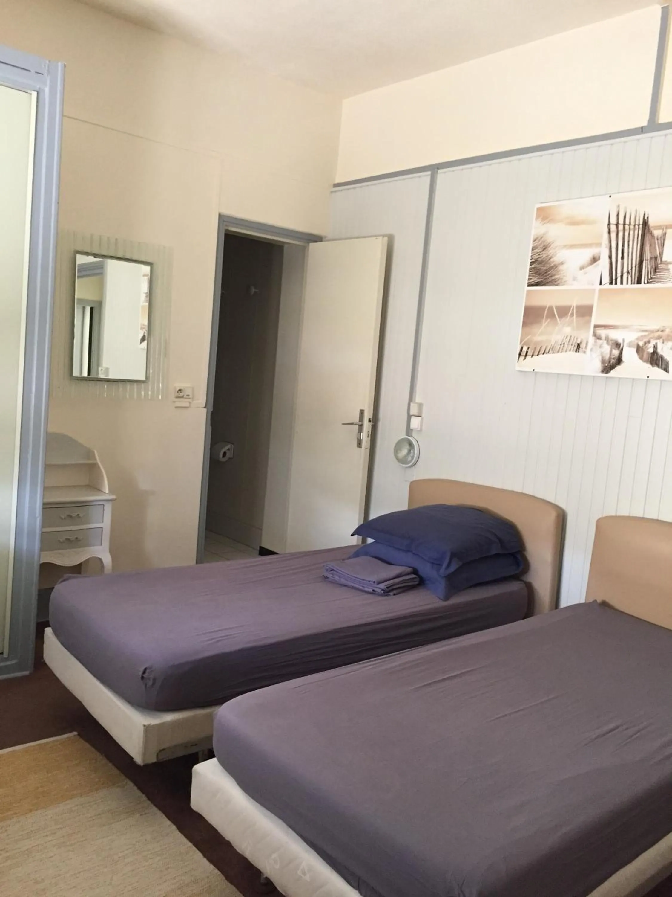 Shower, Bed in AUBERGE RIVA BELLA