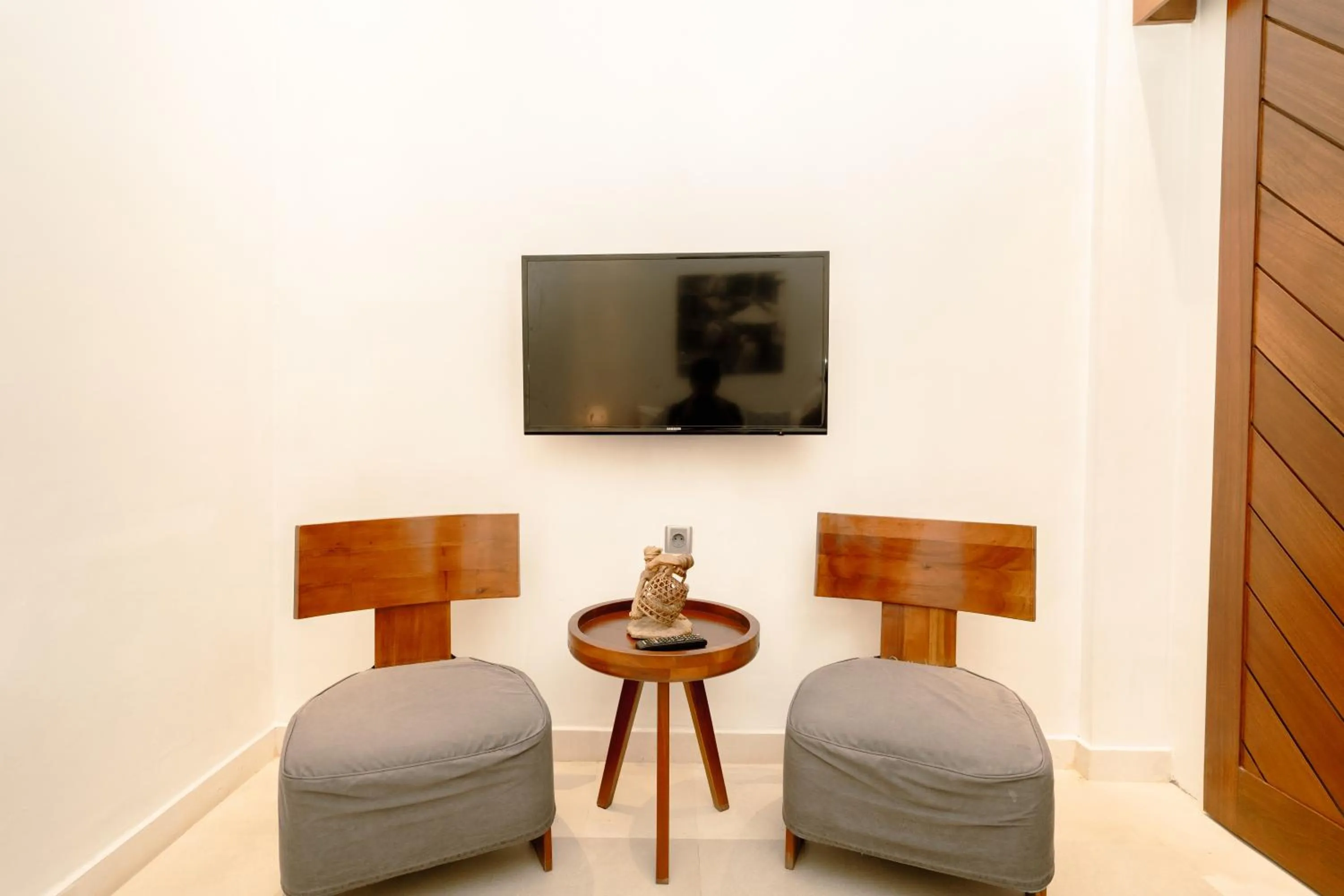 TV and multimedia in Bali Karma Sajtra Hotel