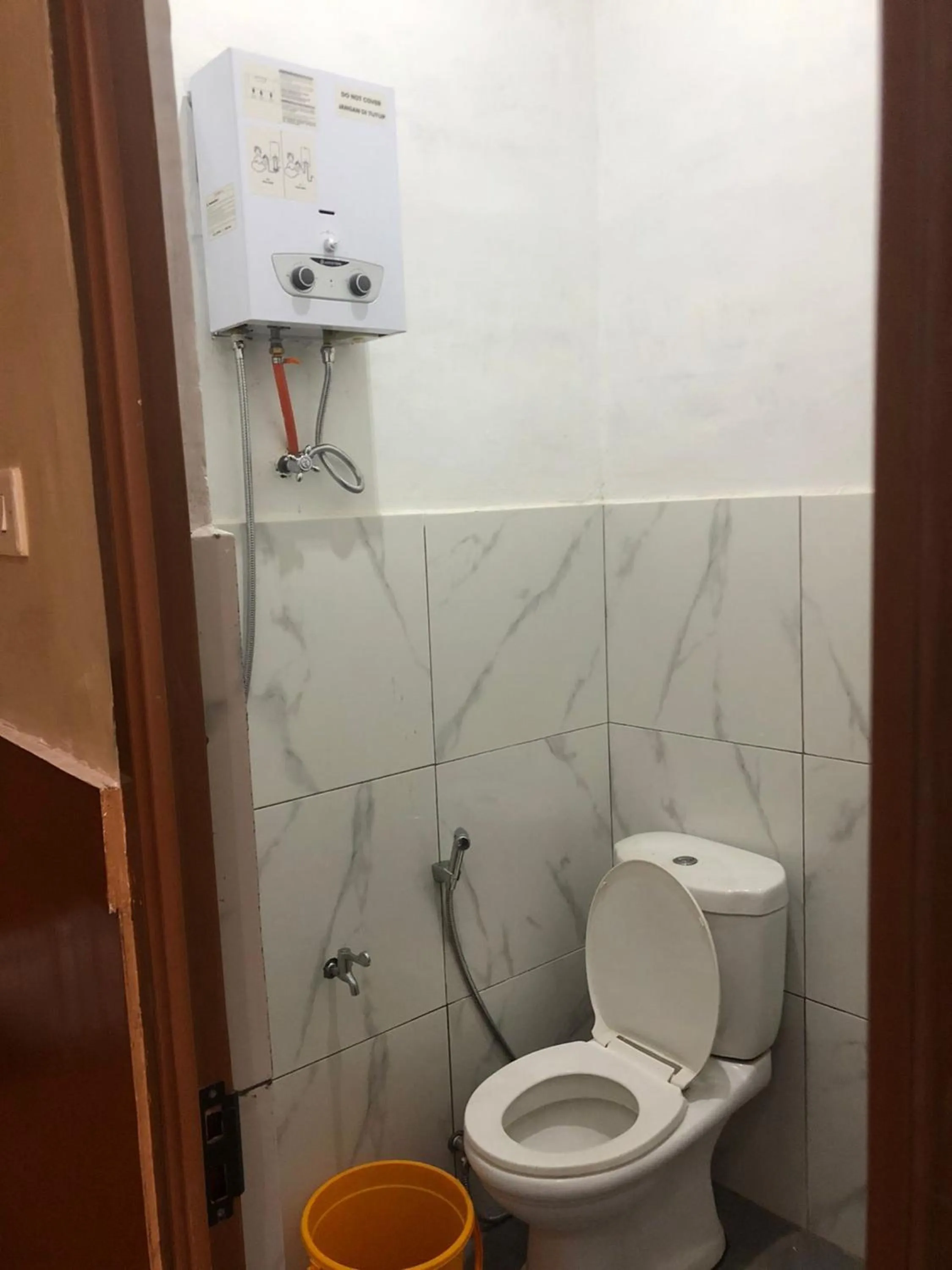 Bathroom in OYO Life 90570 Heboh Guest House Syariah