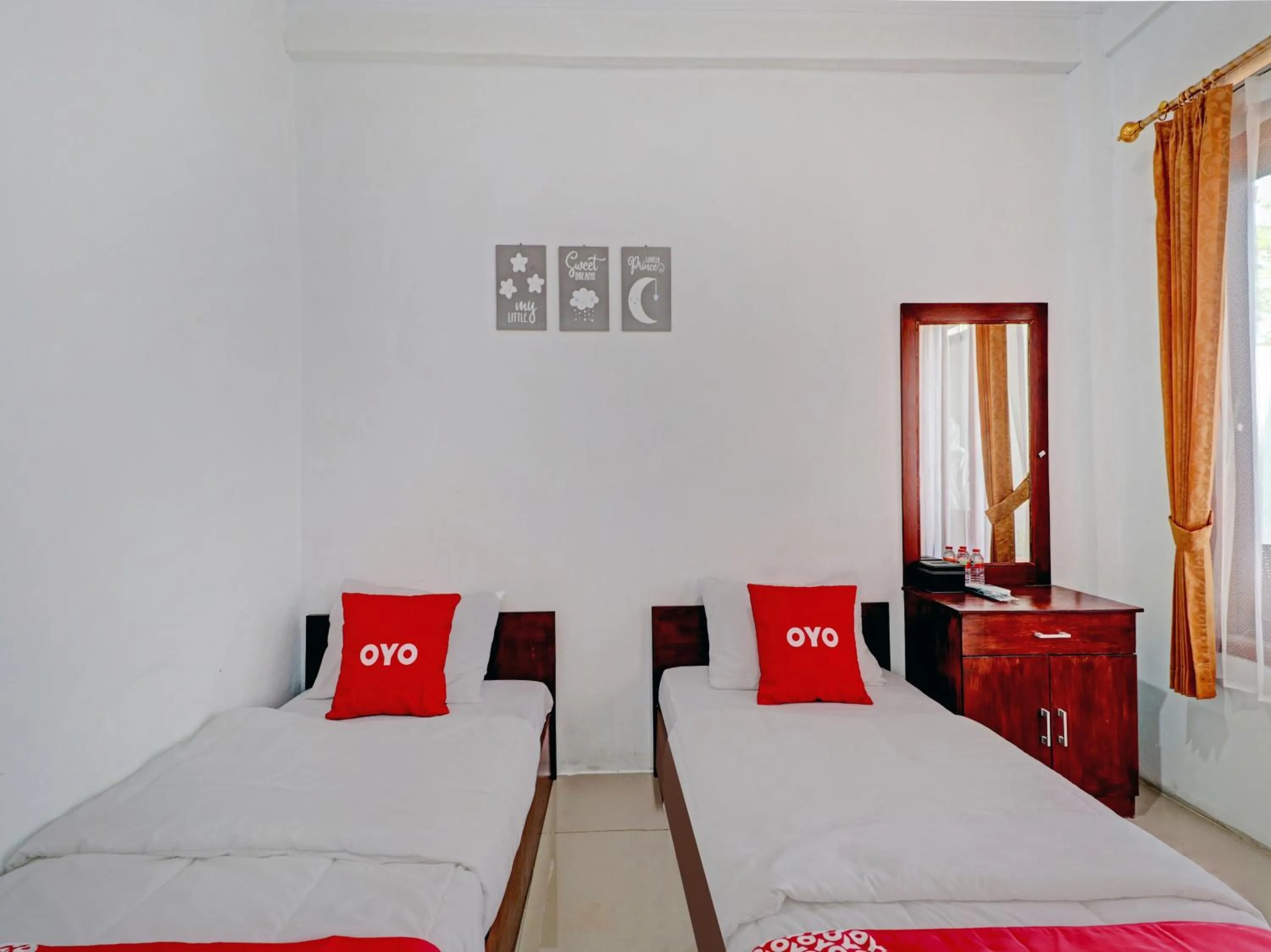 Bedroom, Bed in OYO Life 90570 Heboh Guest House Syariah