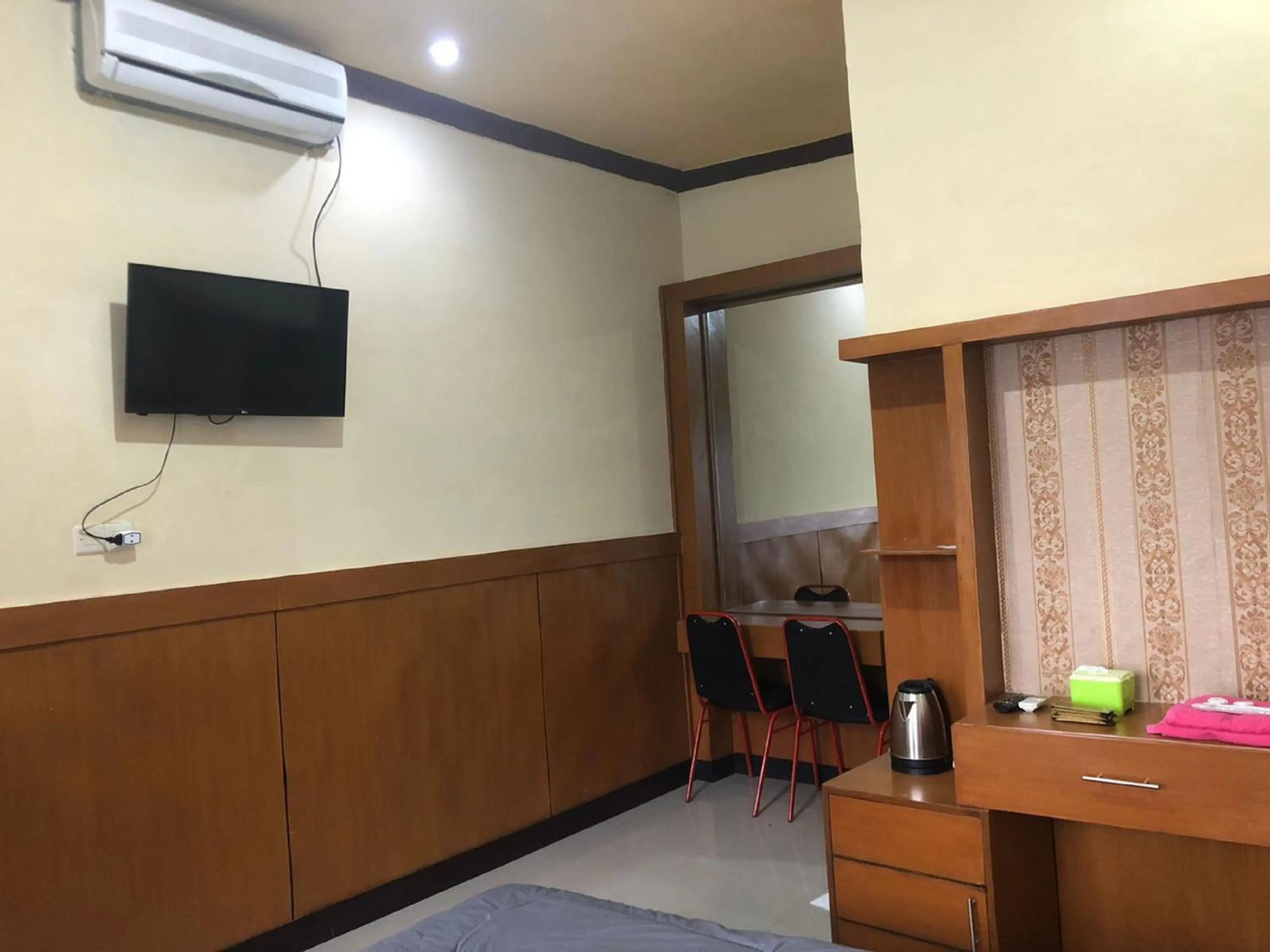 TV and multimedia in OYO Life 90570 Heboh Guest House Syariah