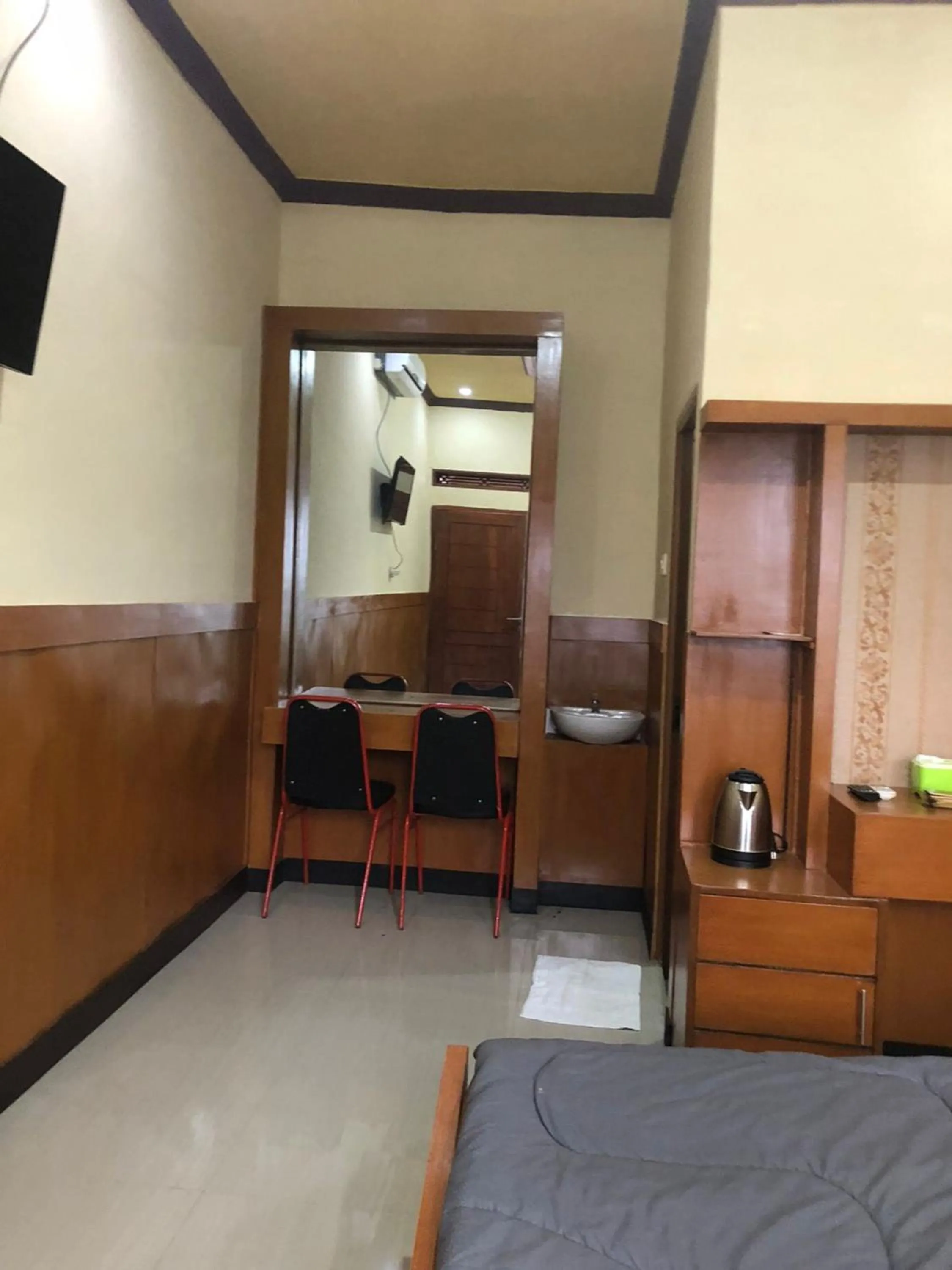 Photo of the whole room, Bed in OYO Life 90570 Heboh Guest House Syariah