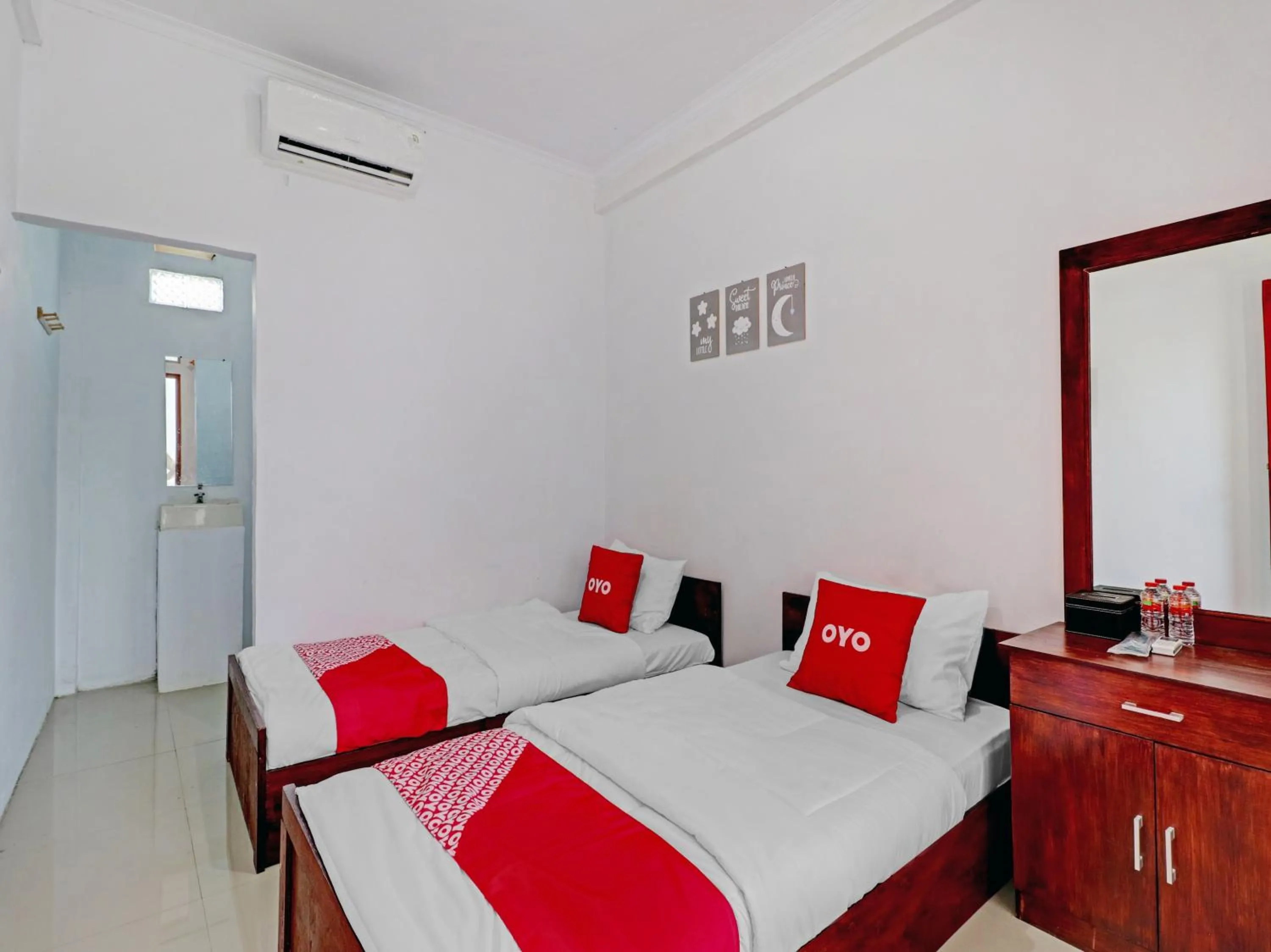 Bedroom, Bed in OYO Life 90570 Heboh Guest House Syariah