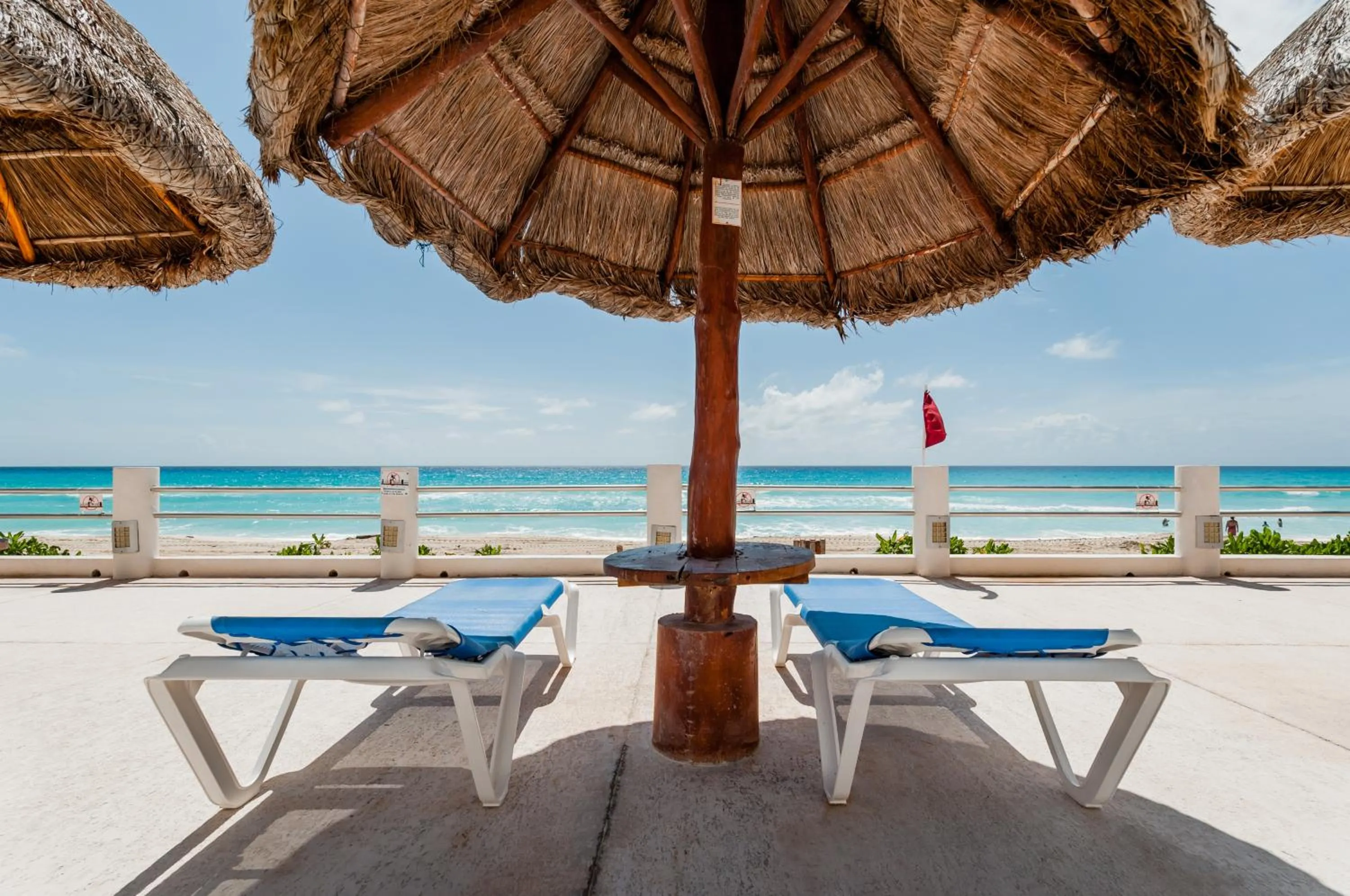 Sea view in HotelZone L17 Beach Access