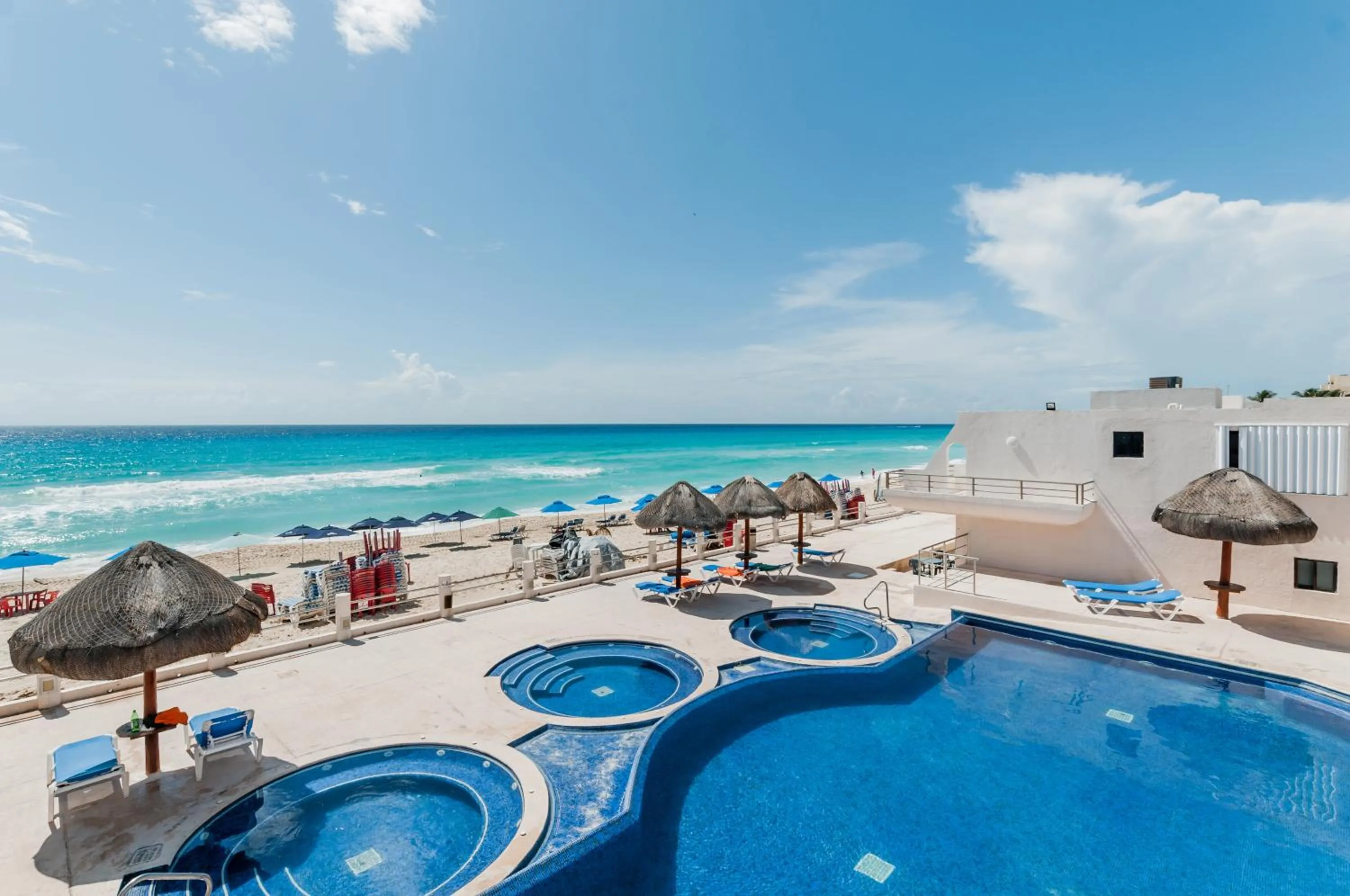 Swimming pool in HotelZone L17 Beach Access