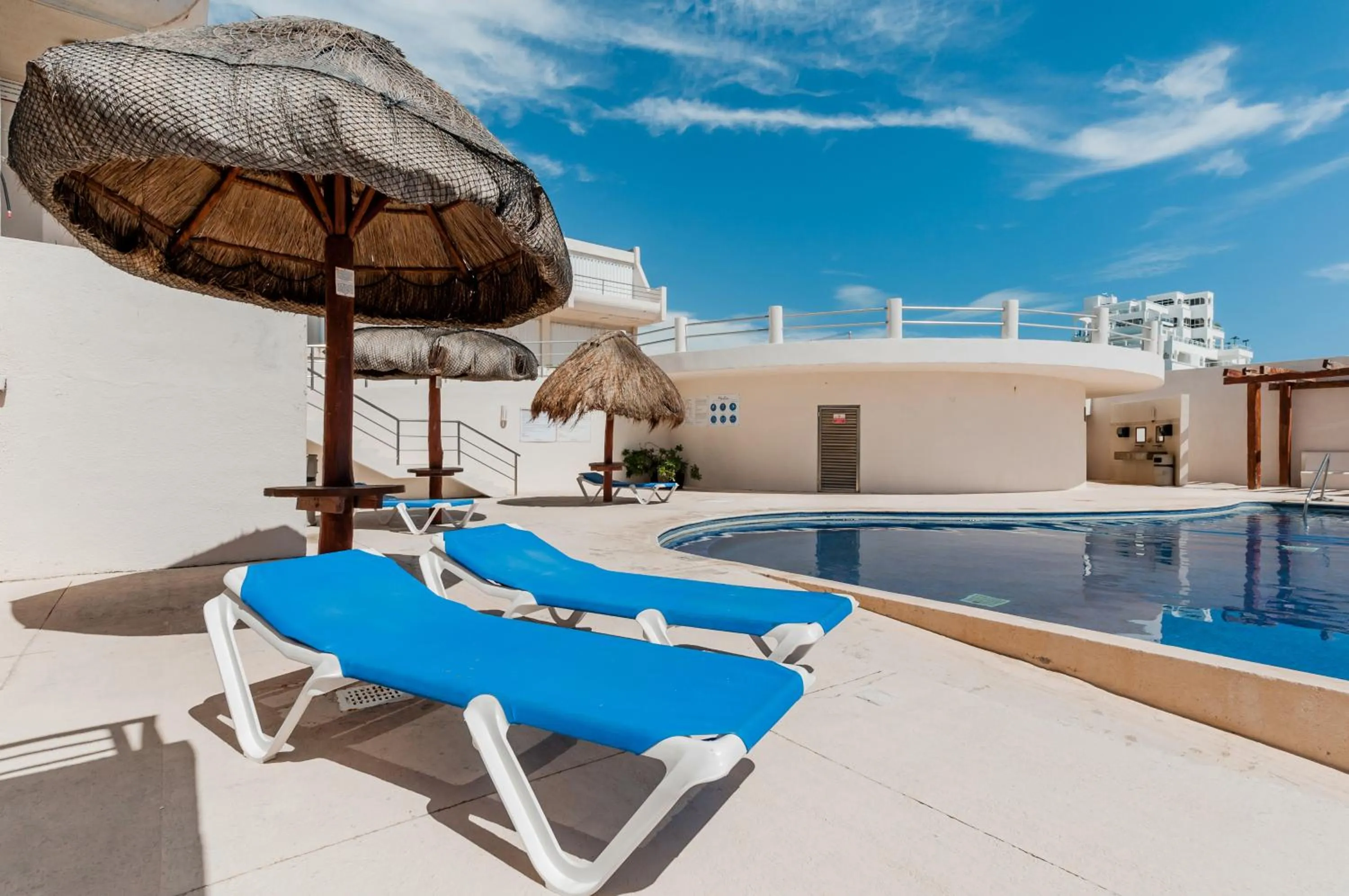 Swimming pool in HotelZone L17 Beach Access