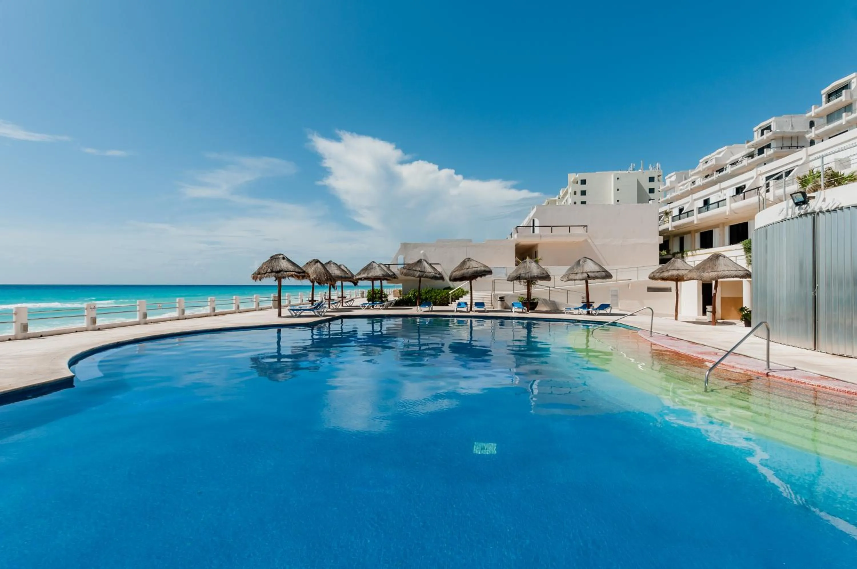 Swimming pool in HotelZone L17 Beach Access