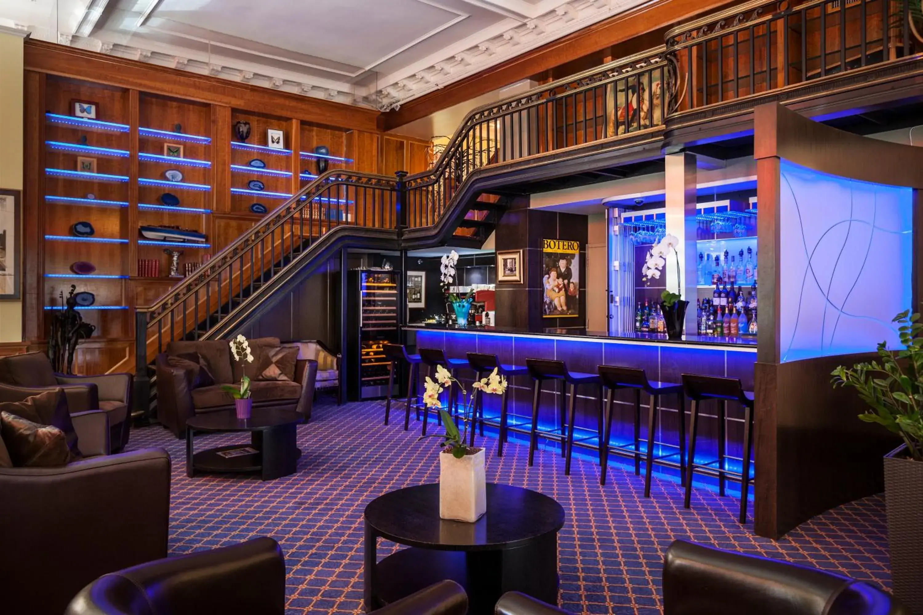 Lounge or bar in LHotel Lounge or bar in LHotel