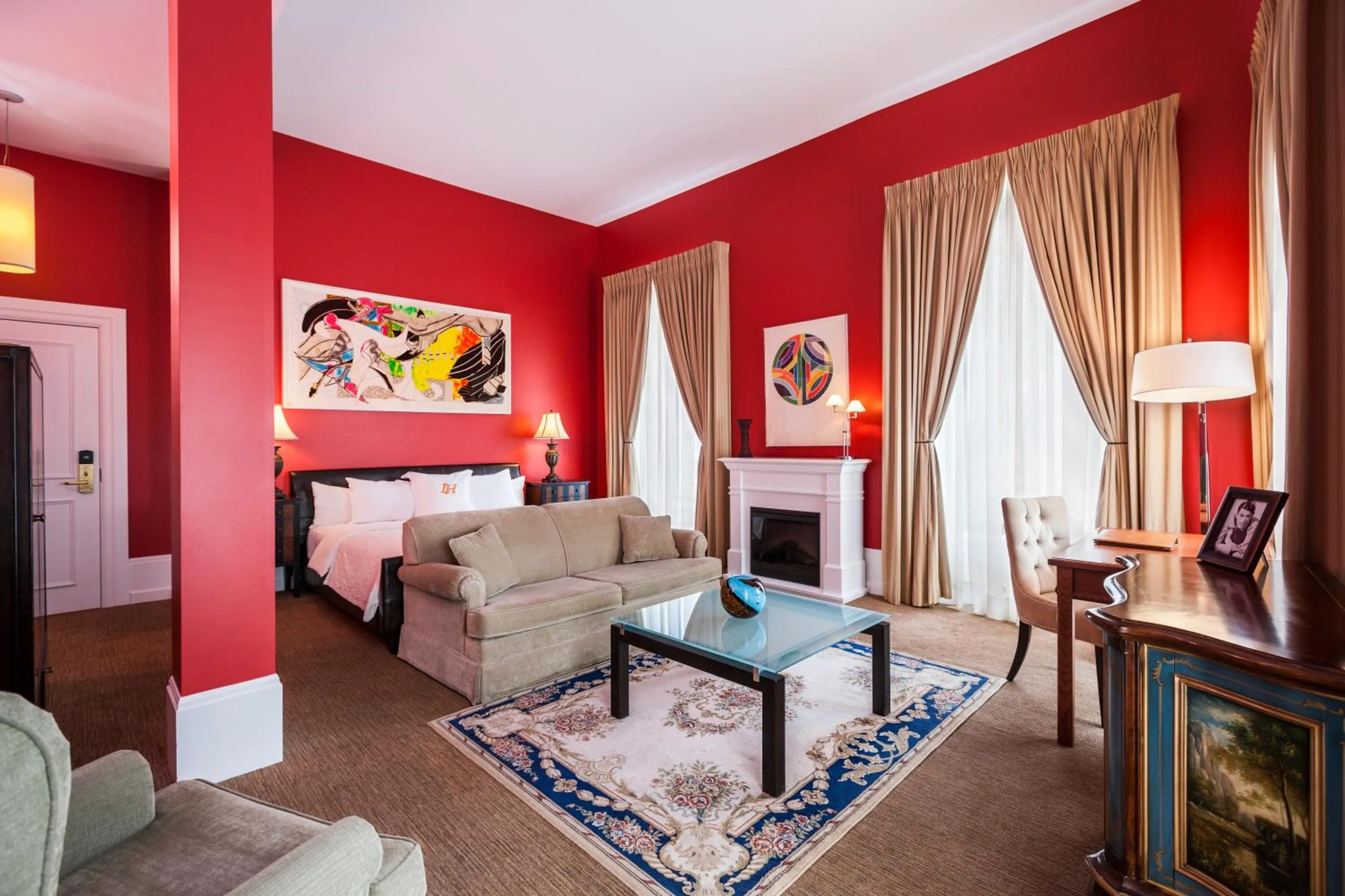 Photo of the whole room in LHotel