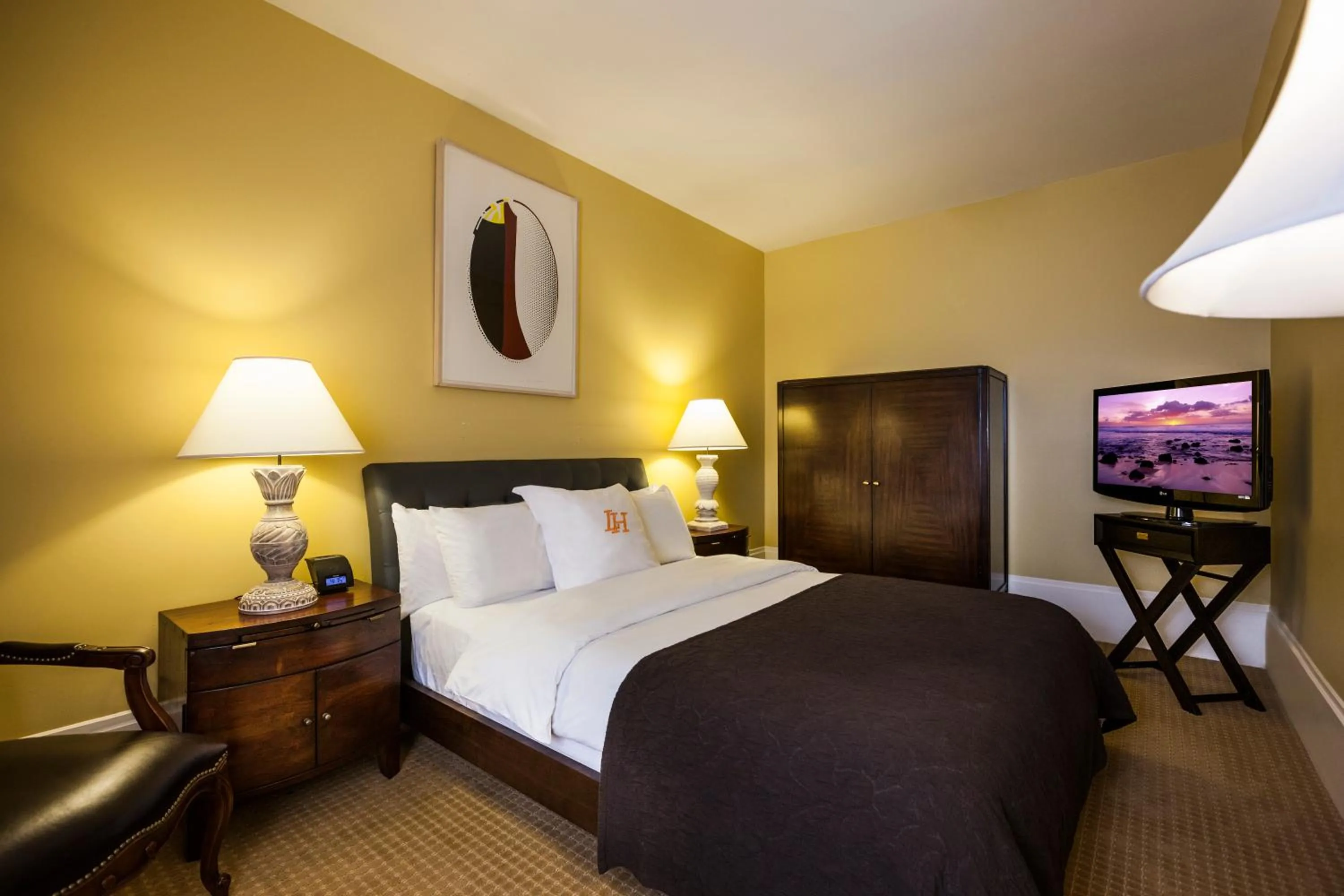 Photo of the whole room, Bed in LHotel