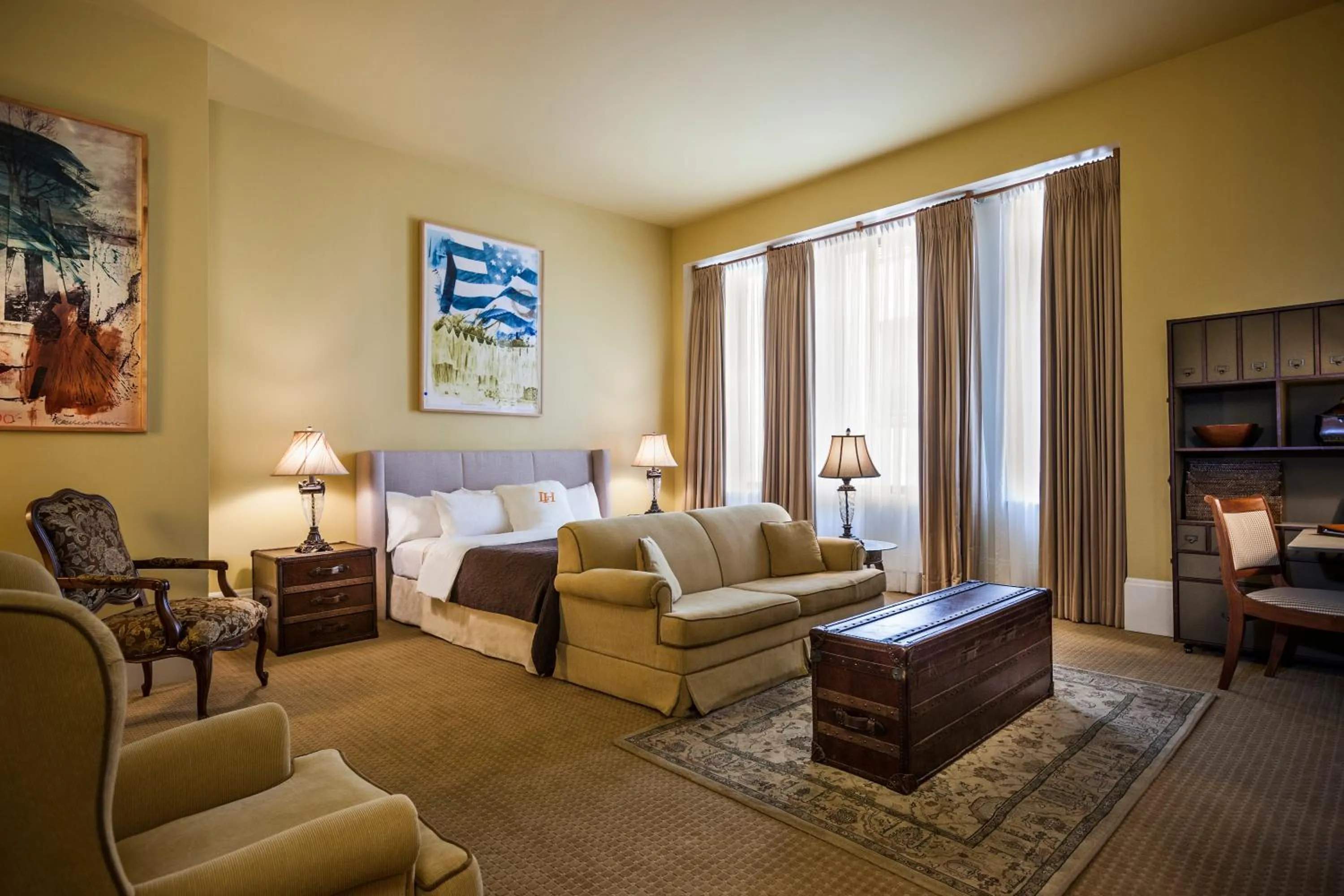 Photo of the whole room in LHotel