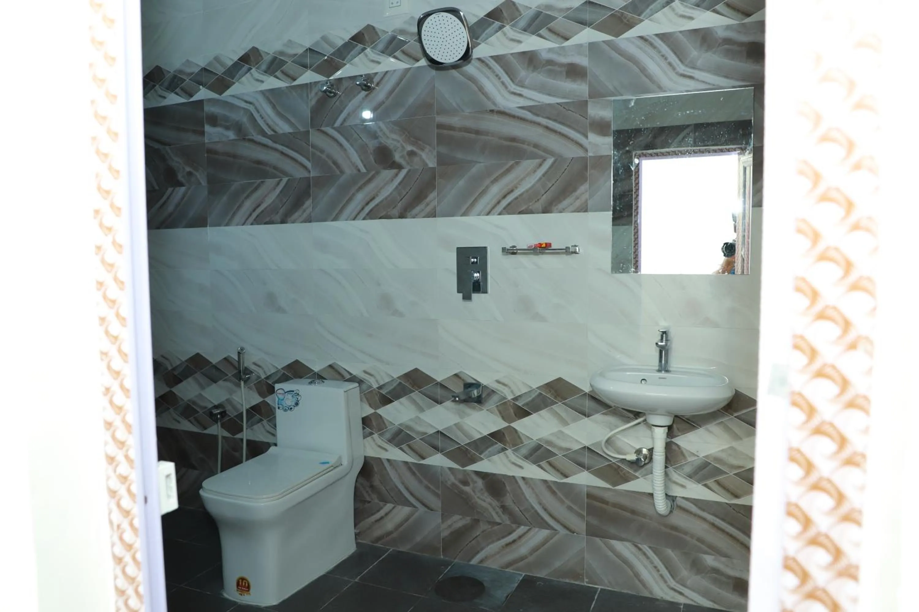 Toilet in Benziger INN