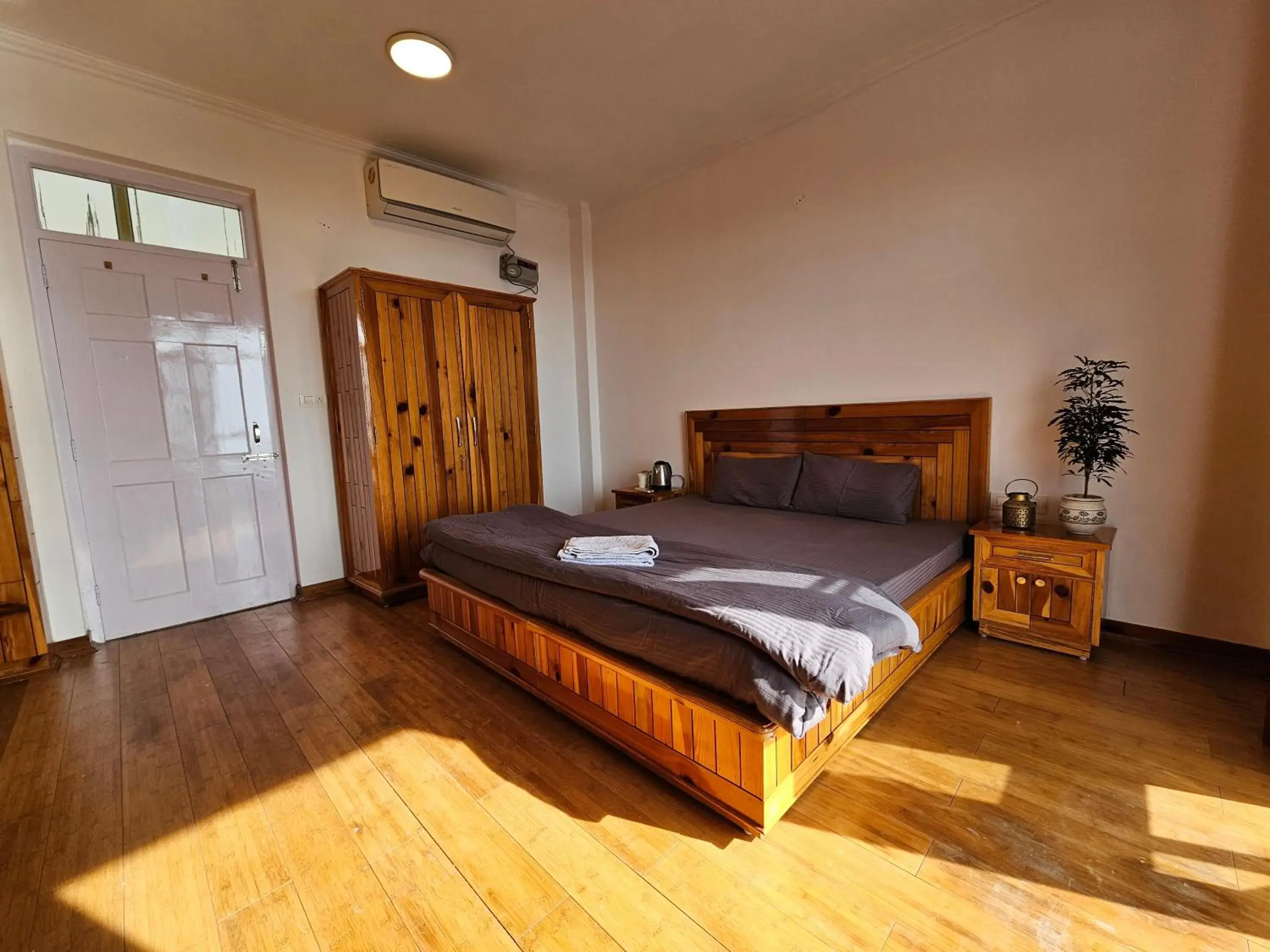 Deluxe Double Room in Young Monk Hostel Dharamkot Deluxe Double Room in Young Monk Hostel Dharamkot