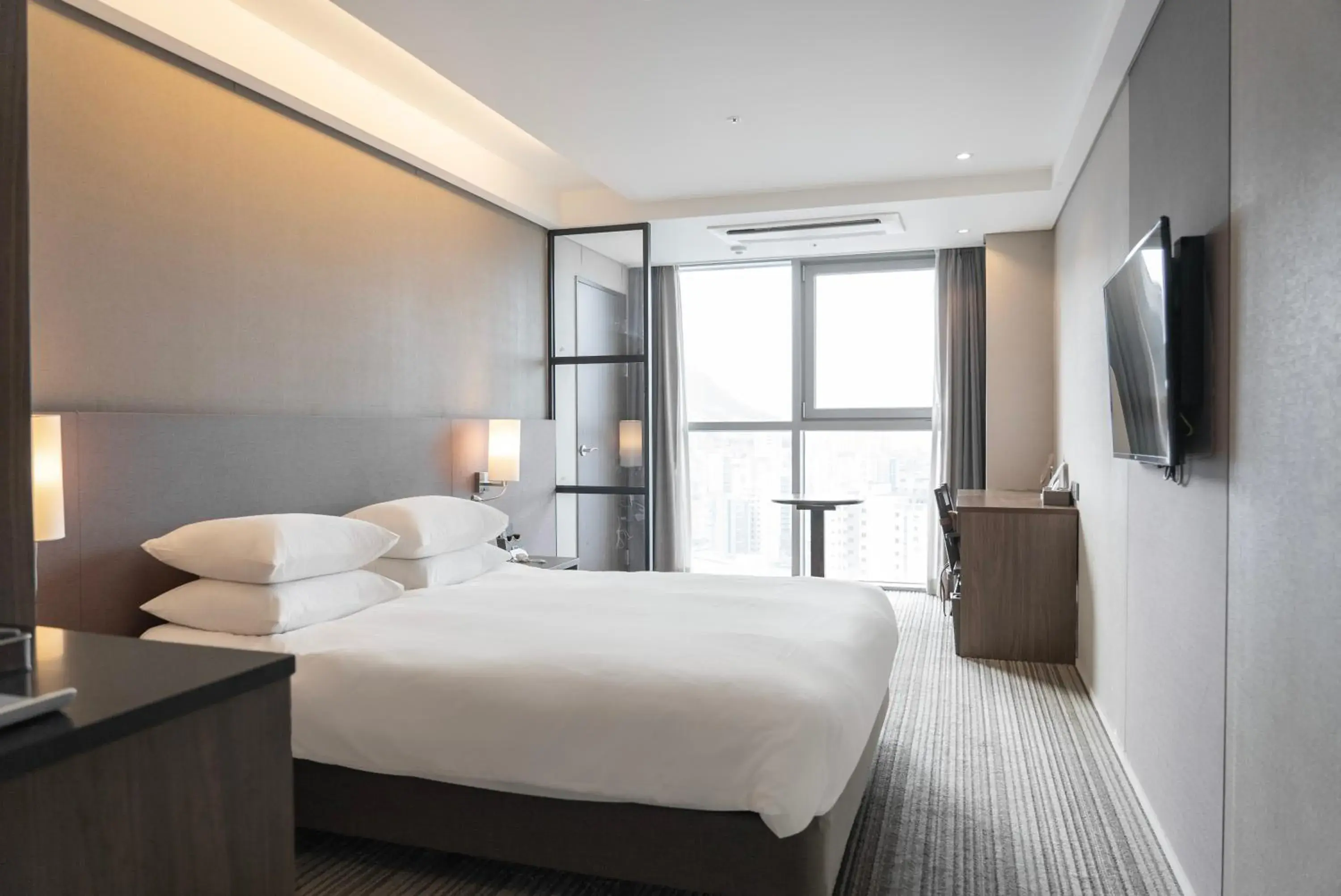 Quadruple Room with Sea View in Northharbor Hotel Quadruple Room with Sea View in Northharbor Hotel