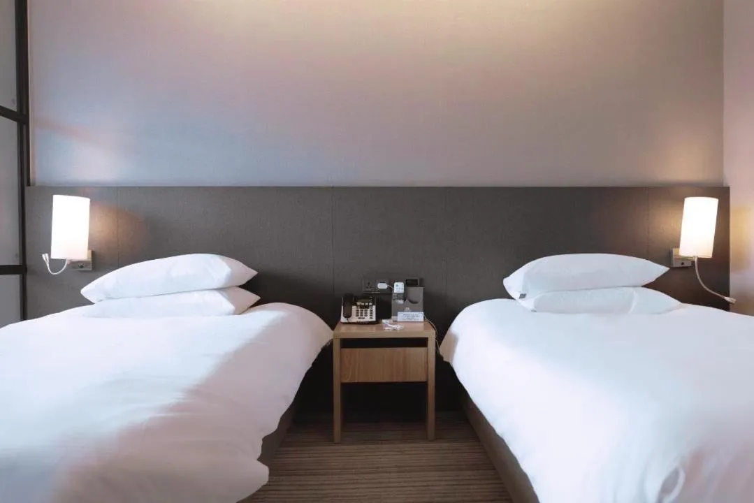 Bed in Northharbor Hotel