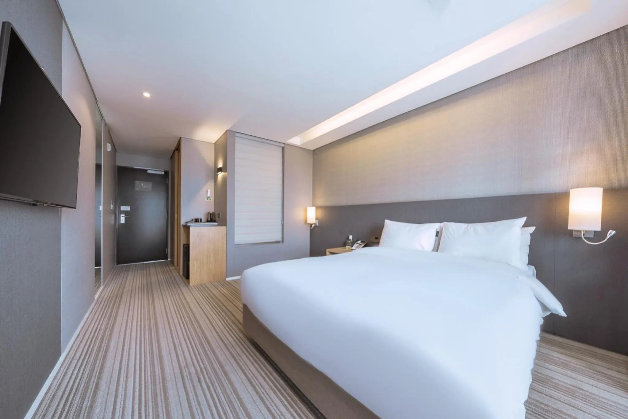 Bed in Northharbor Hotel