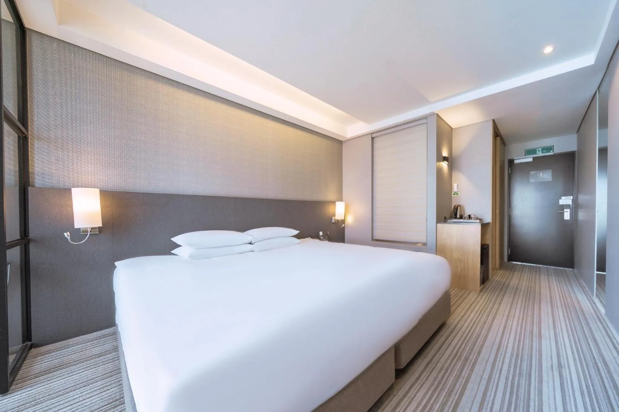 Bed in Northharbor Hotel