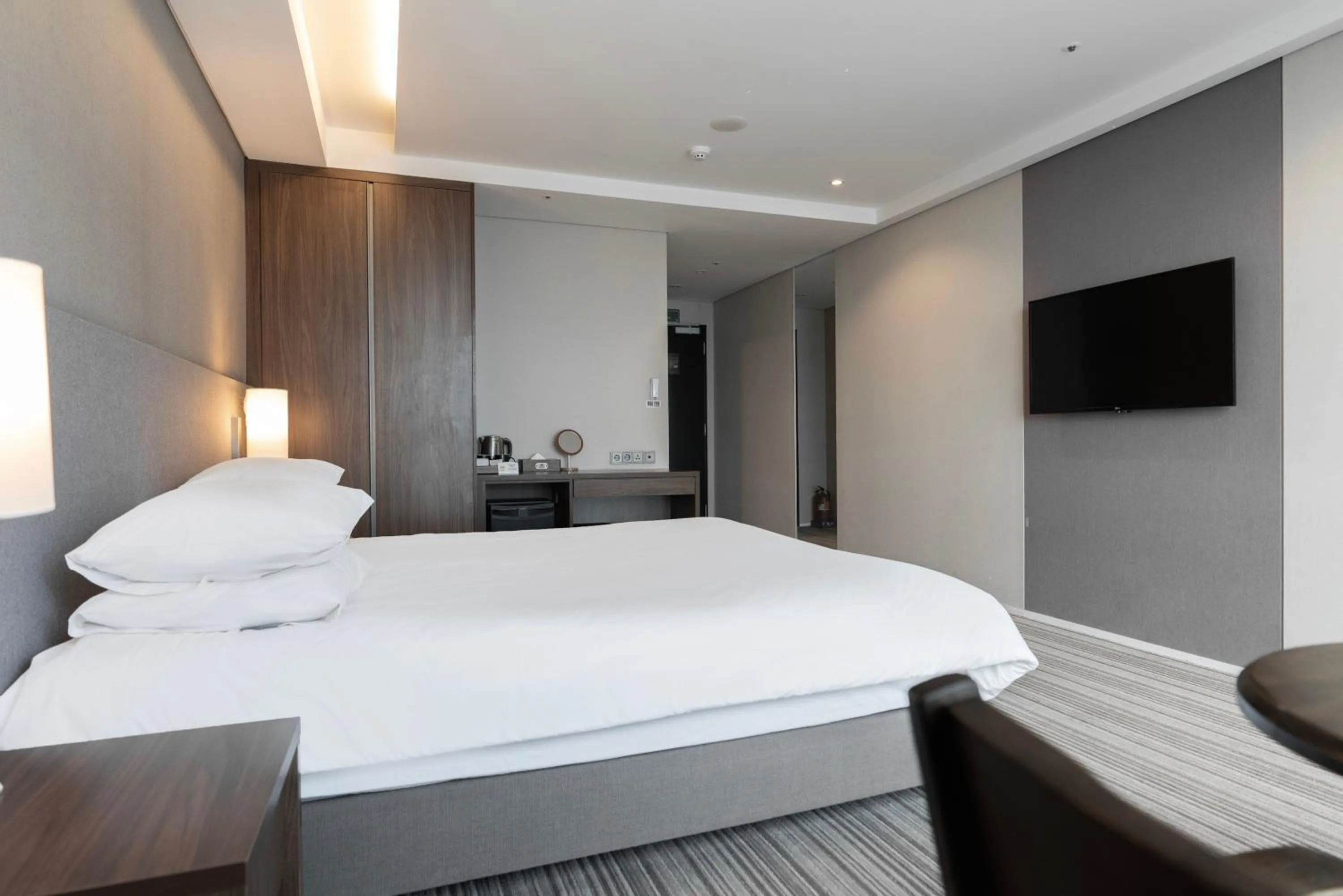 Bed in Northharbor Hotel