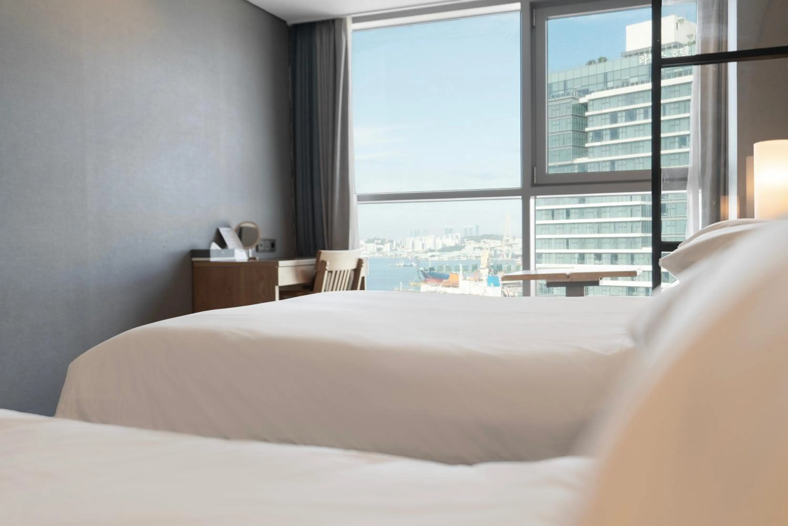 Bed in Northharbor Hotel