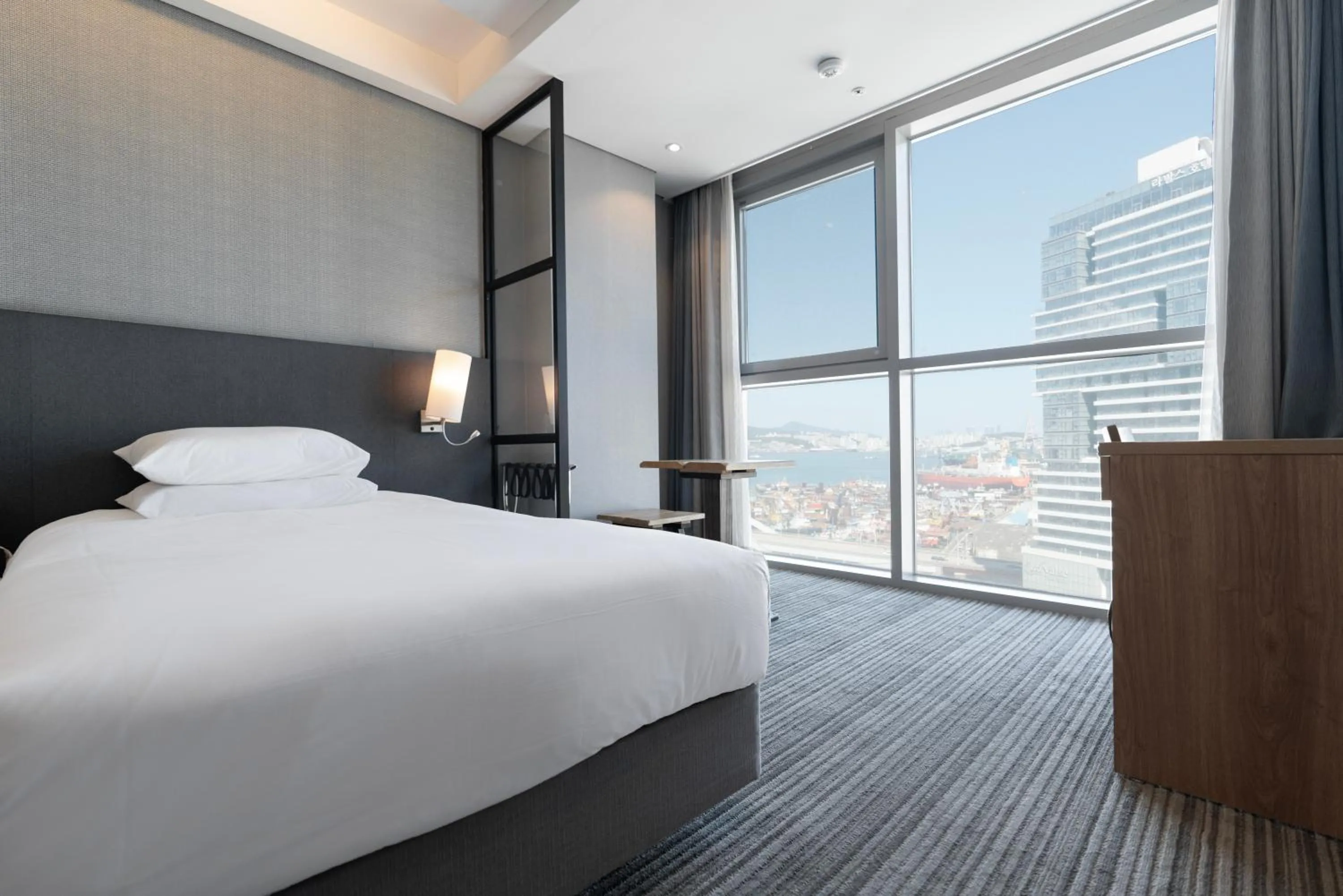 Bed in Northharbor Hotel