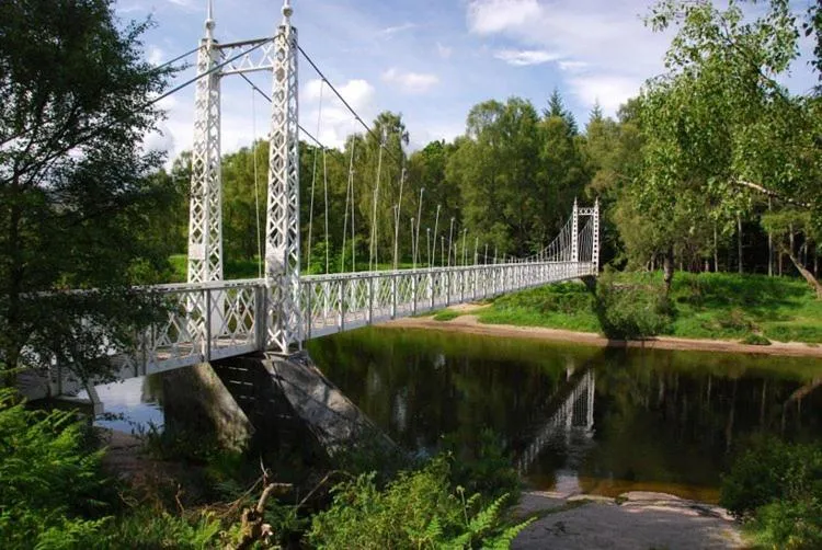 Cambus O' May Traditional Highland Hotel