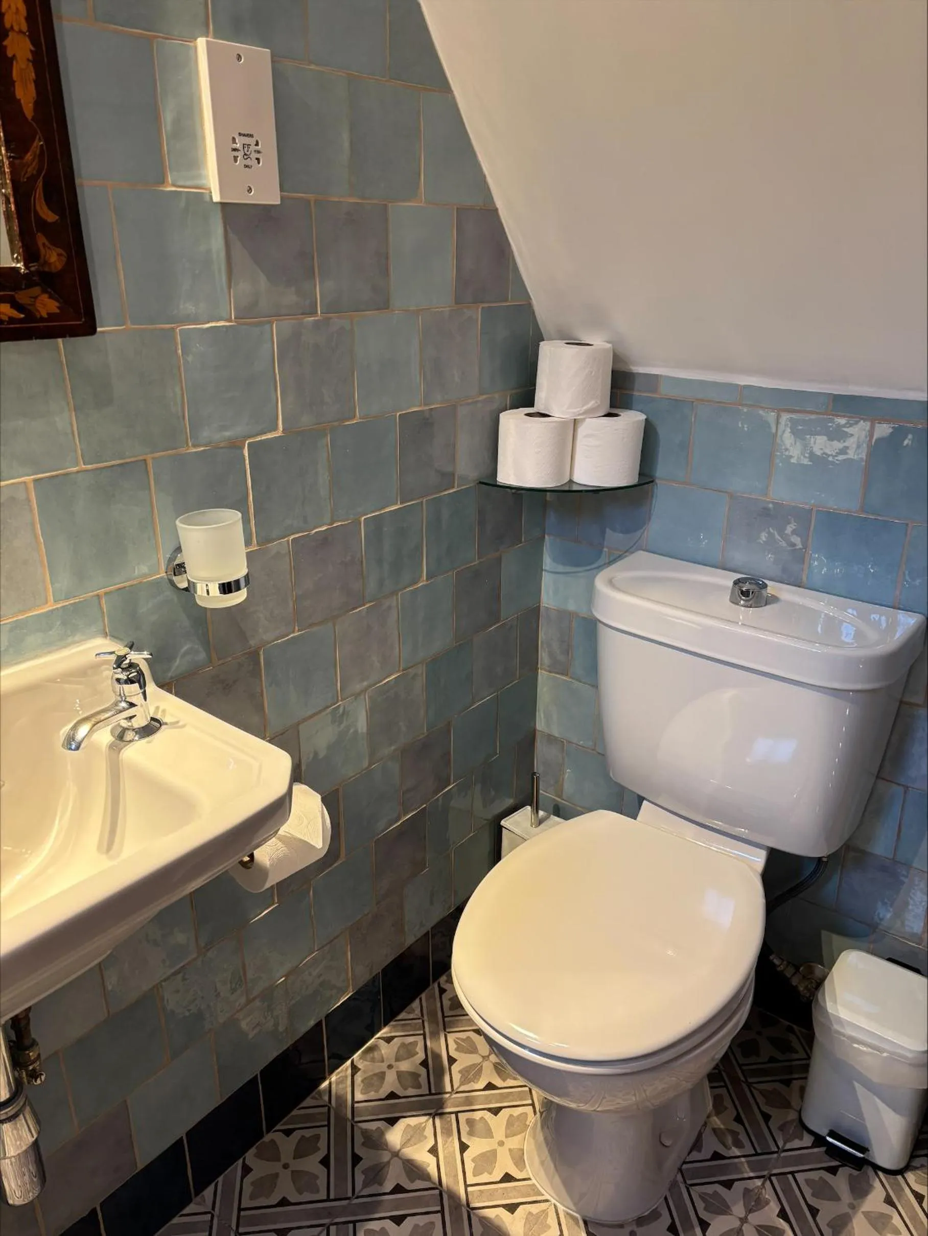 Cambus O' May Traditional Highland Hotel