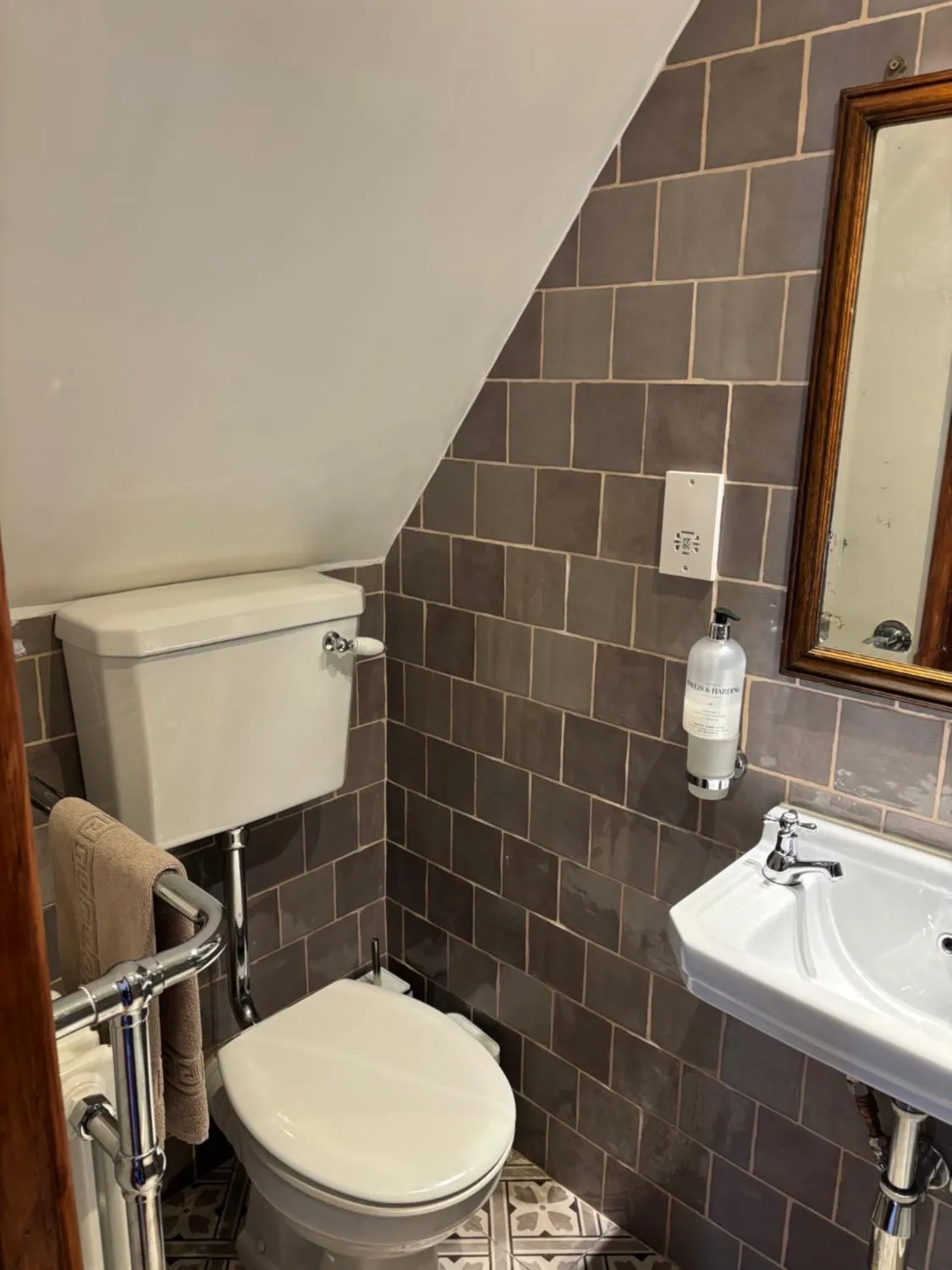 Cambus O' May Traditional Highland Hotel