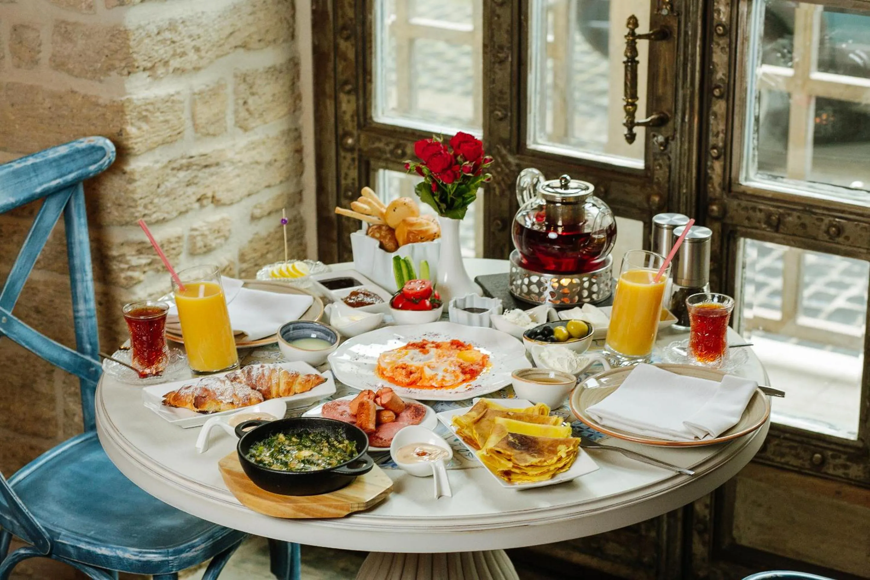 Restaurant/places to eat in Art Club