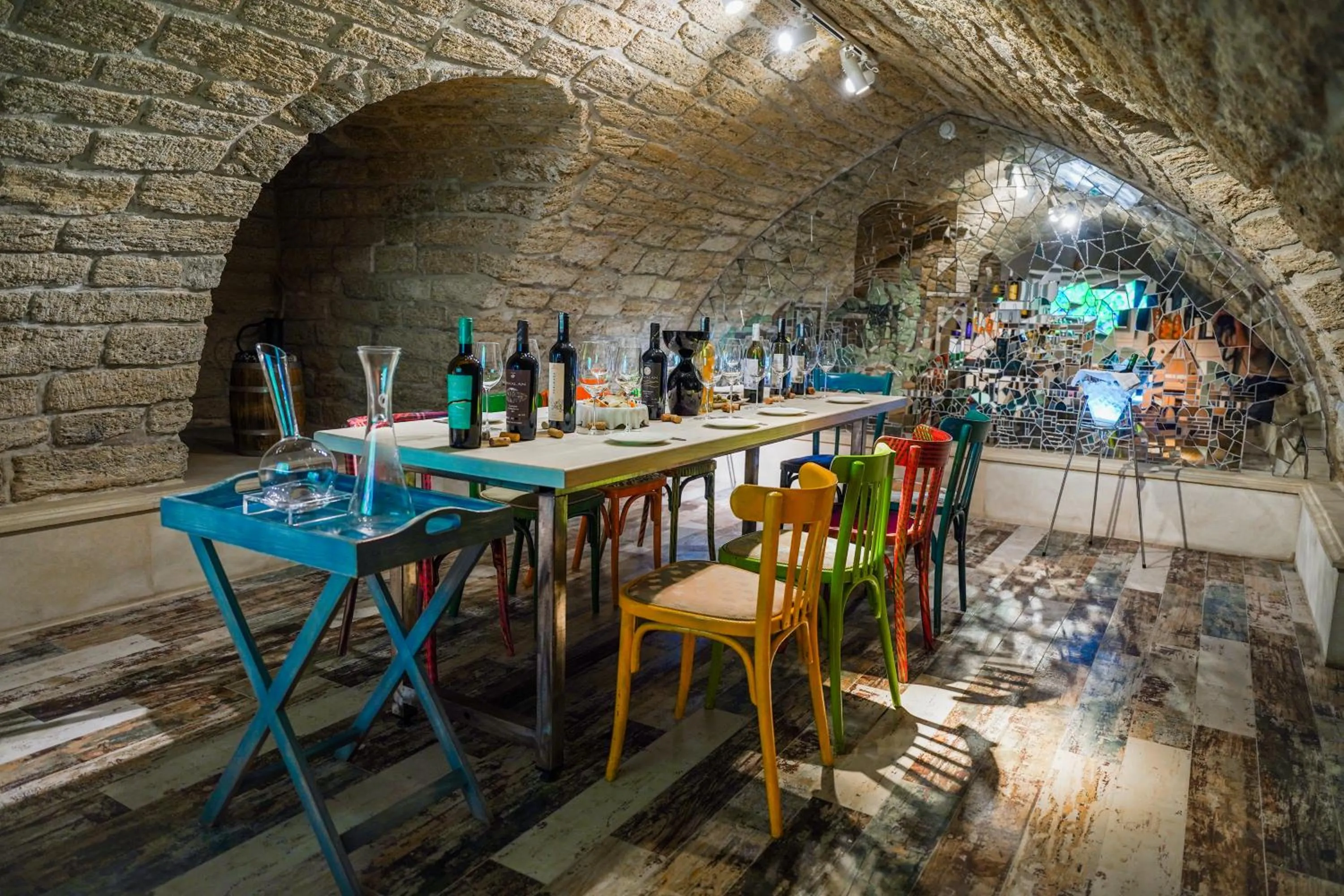 Restaurant/places to eat in Art Club