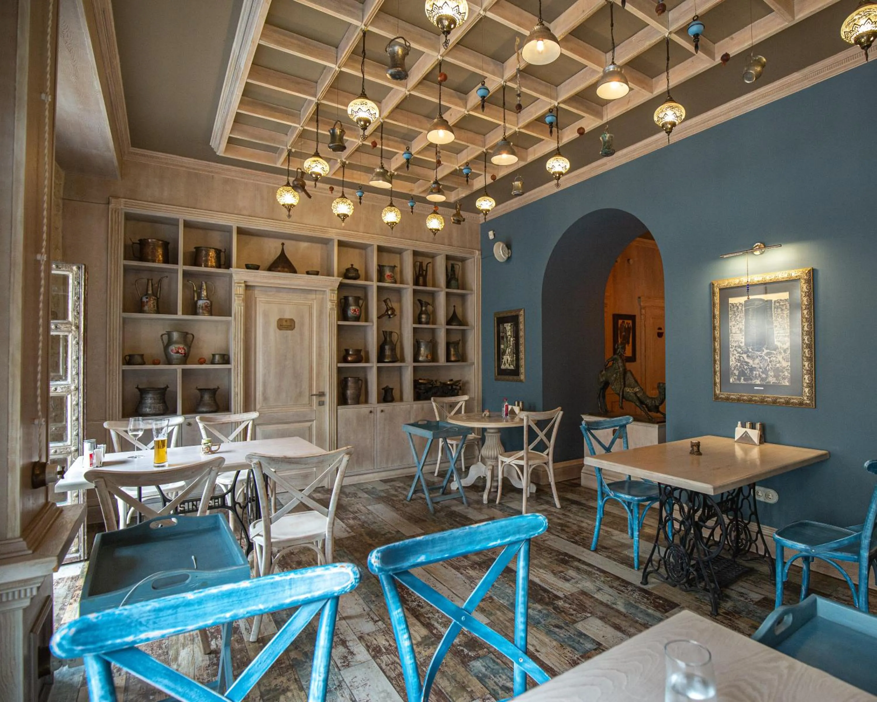 Restaurant/places to eat in Art Club