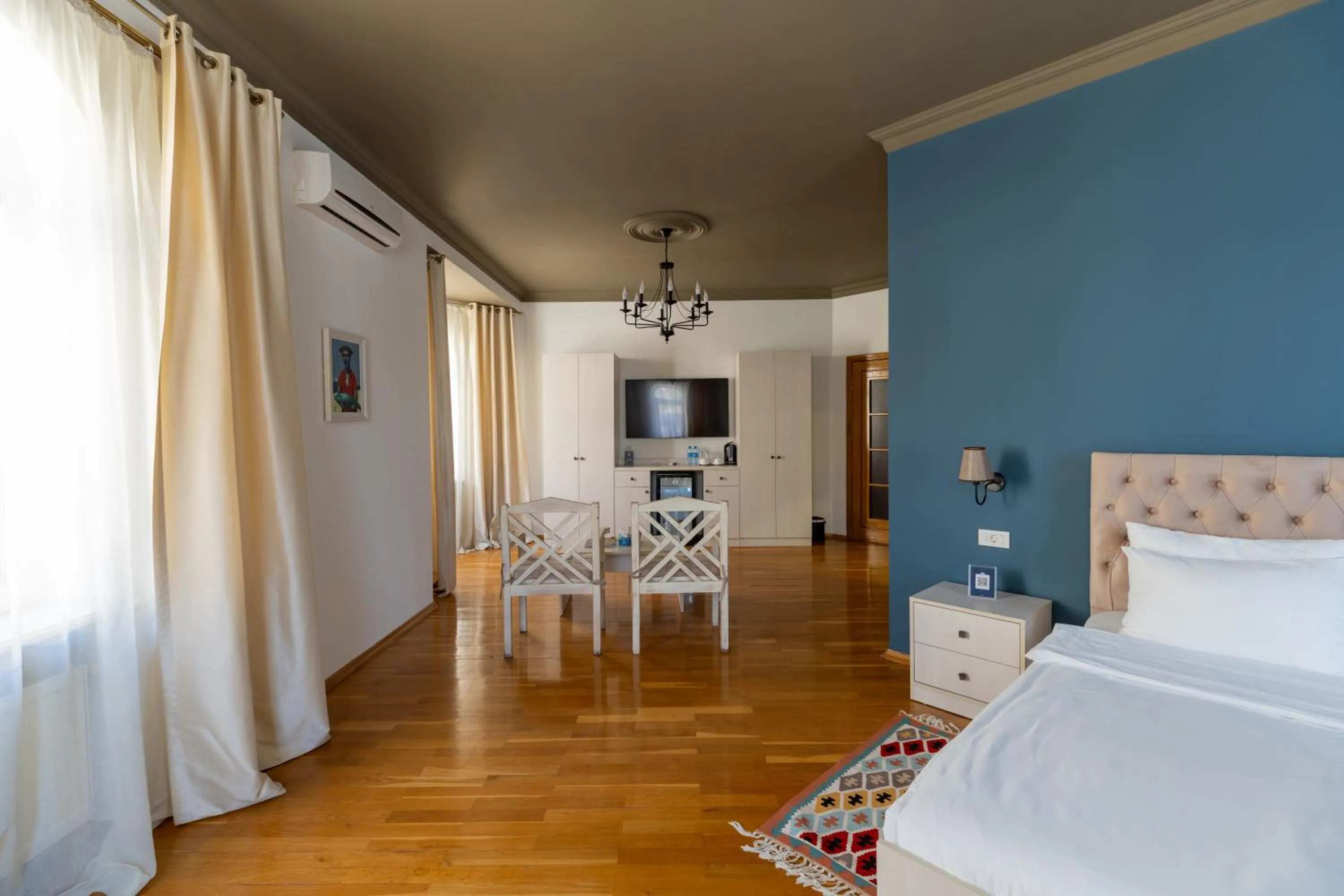 Photo of the whole room, Bed in Art Club