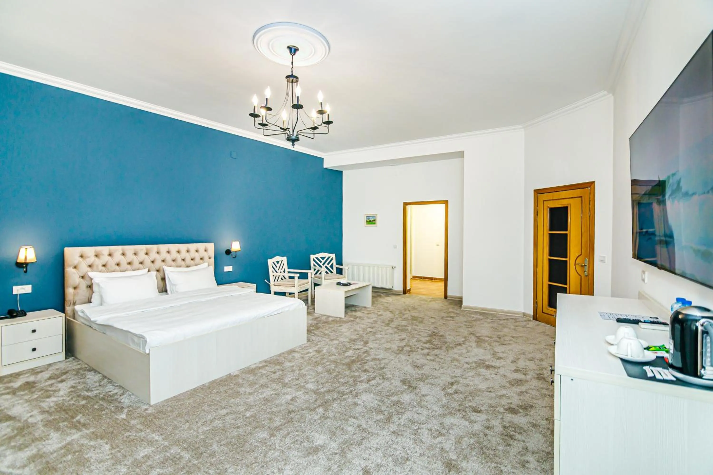 King Room in Art Club