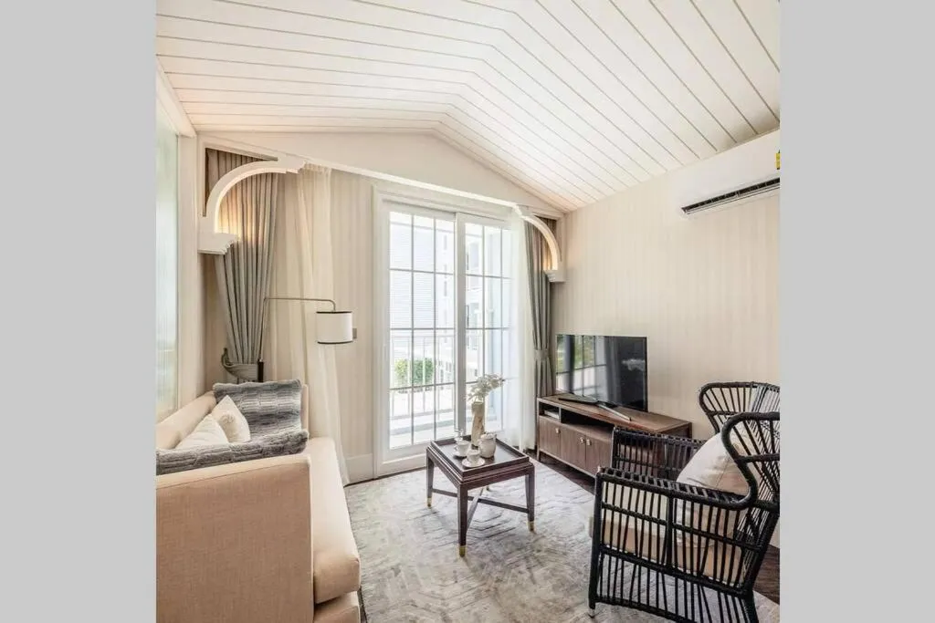 Grand florida Seaview-1BR-Step to jomtien beach