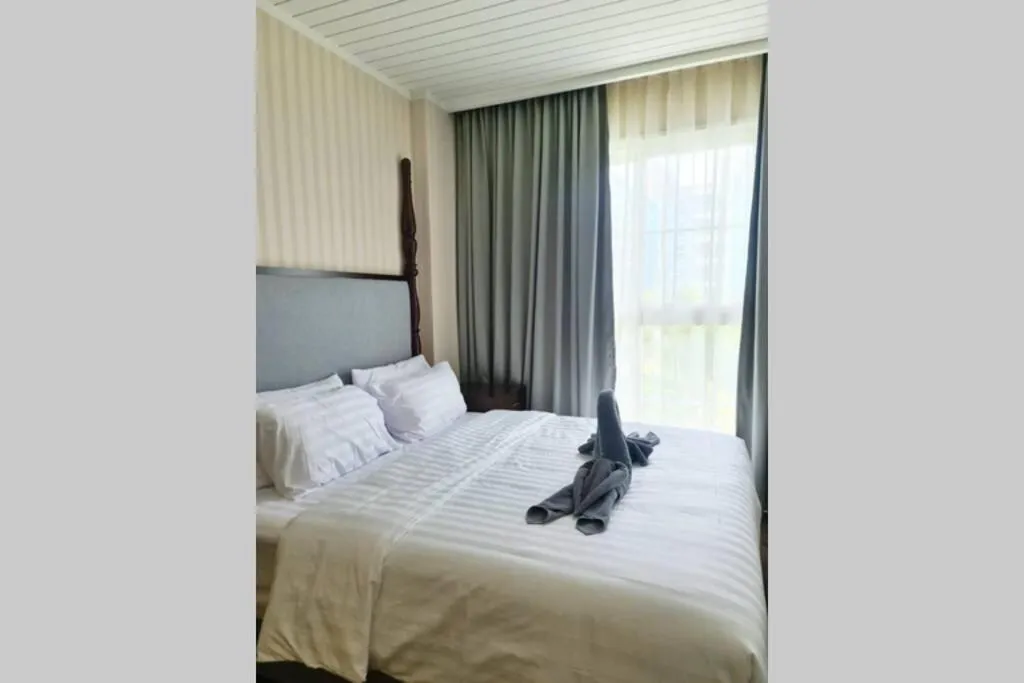 Bed in Grand florida Seaview-1BR-Step to jomtien beach