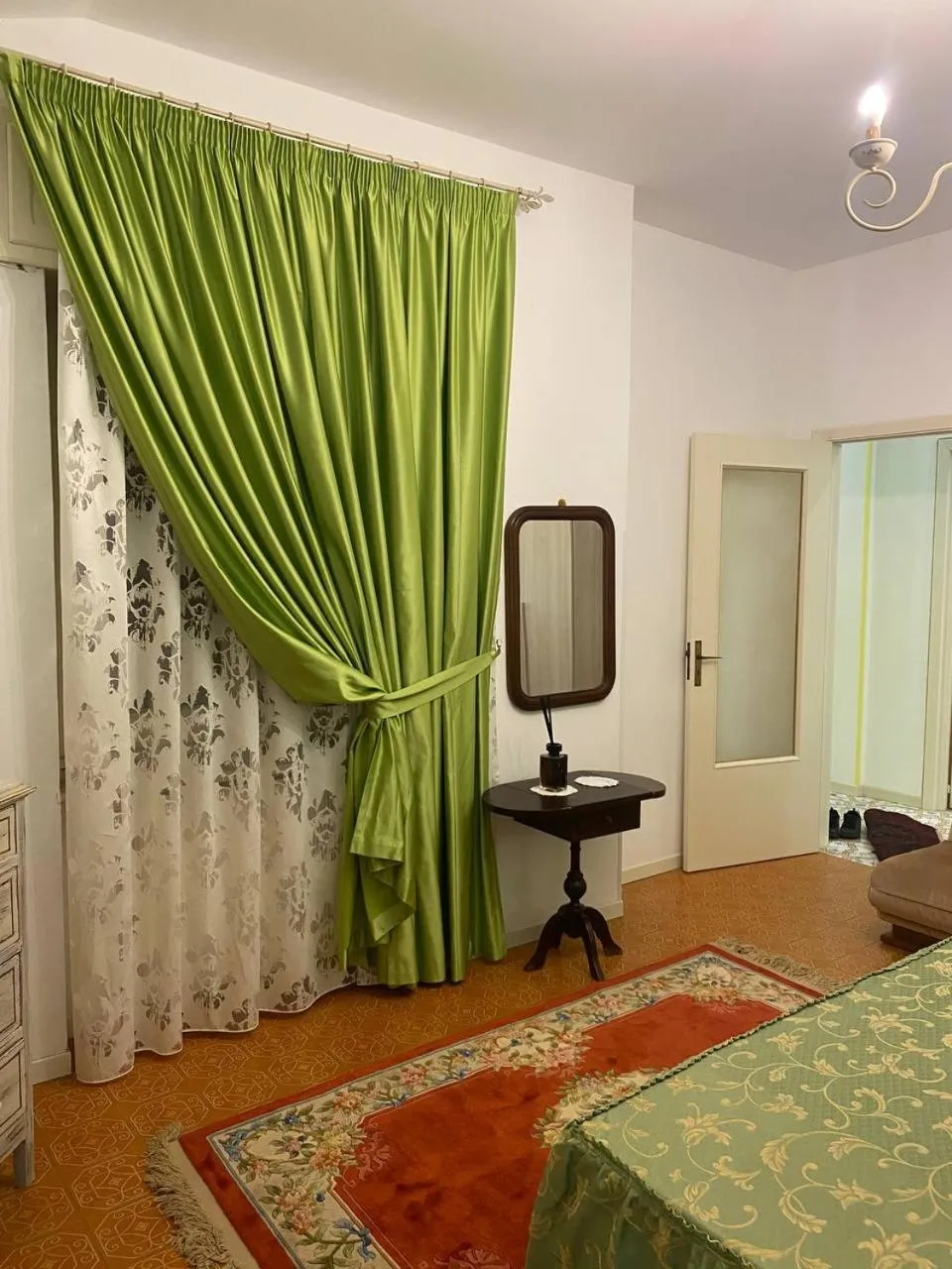 Bed, TV/Entertainment Center in BLUE SEA